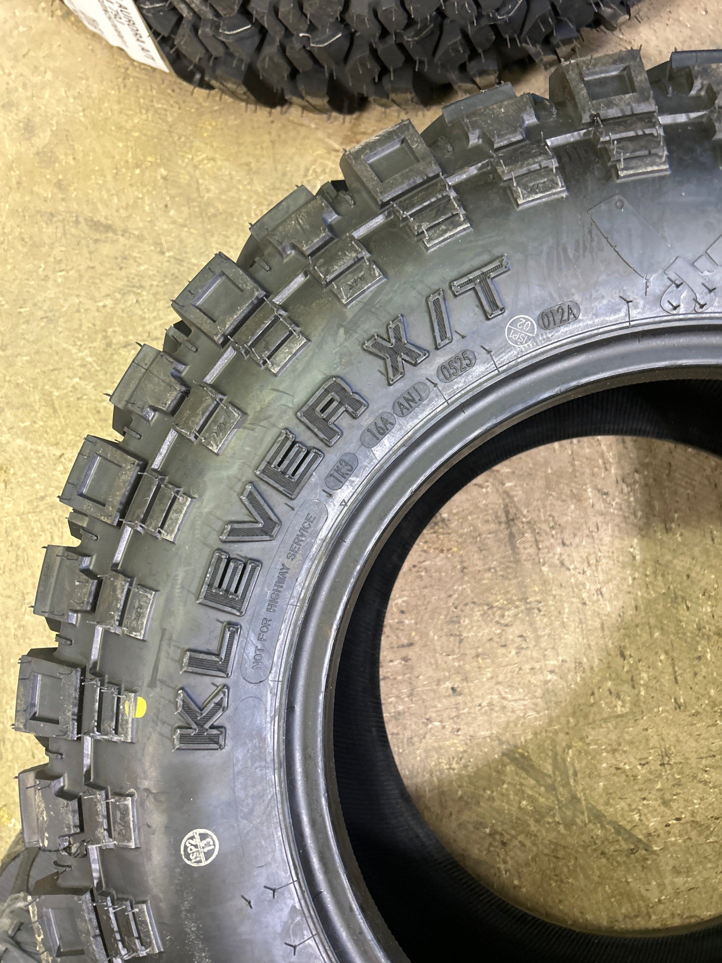 KENDA KLEVER X/T BSW 28 10 14 70M 8PLY ATV/UTV TIRE 083204143D1