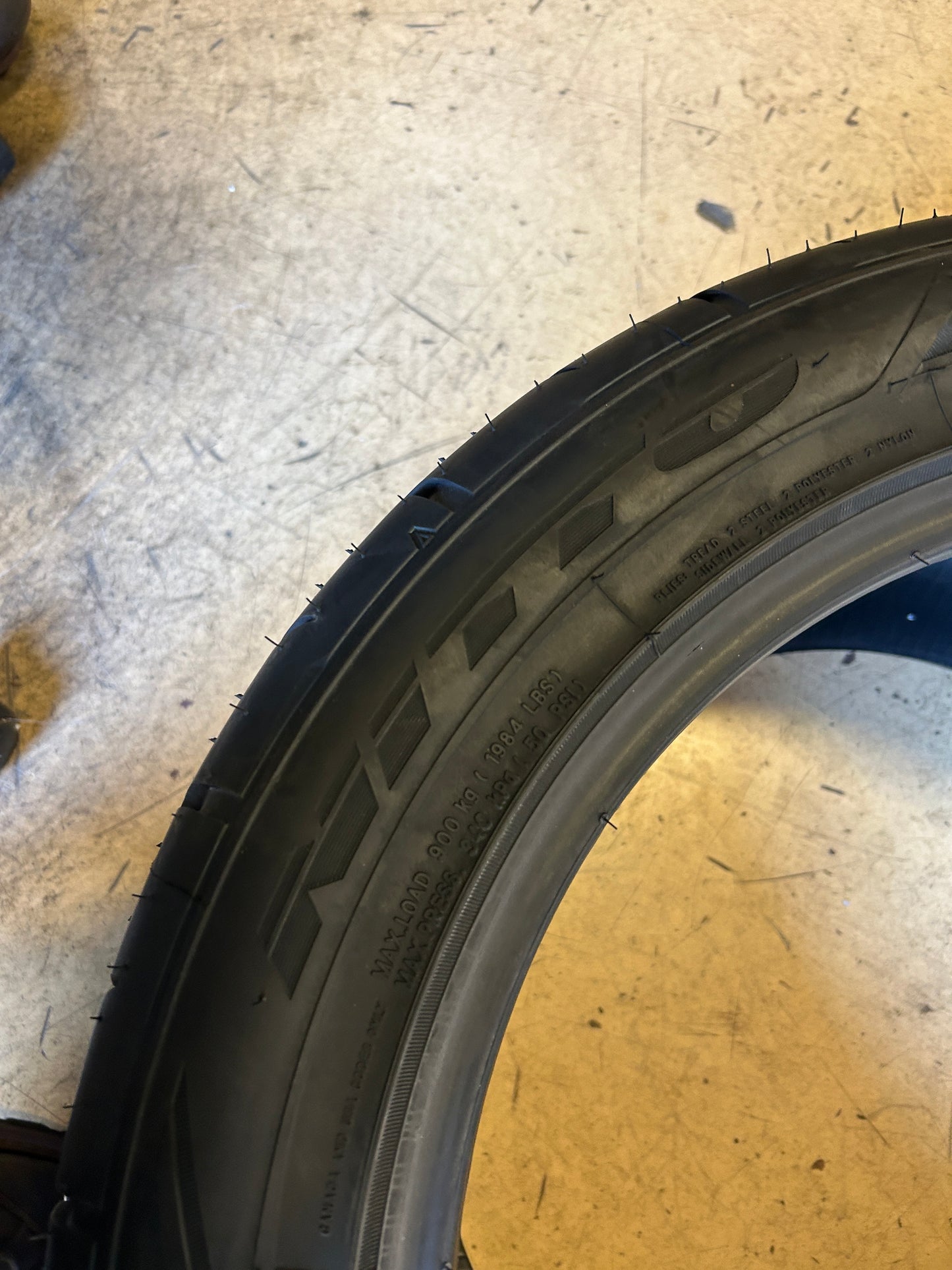 NITTO NT555 G2 BSW P 285 40 17 104W XL UHP TIRE 211380