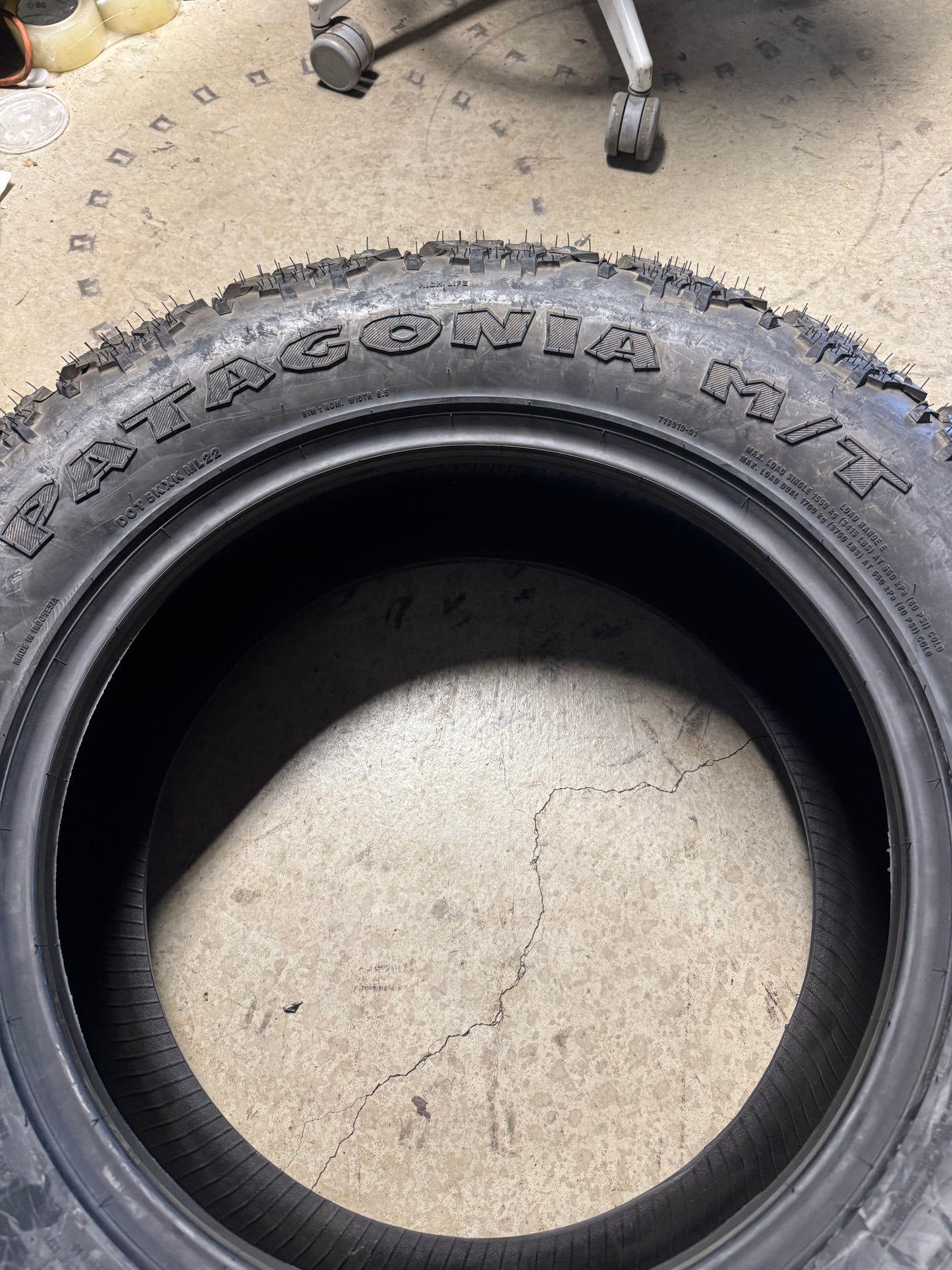 NOS MILESTAR PATAGONIA M/T BSW LT 295 60 20 126/123Q 10LY MUD TERRAIN TIRE 22935001