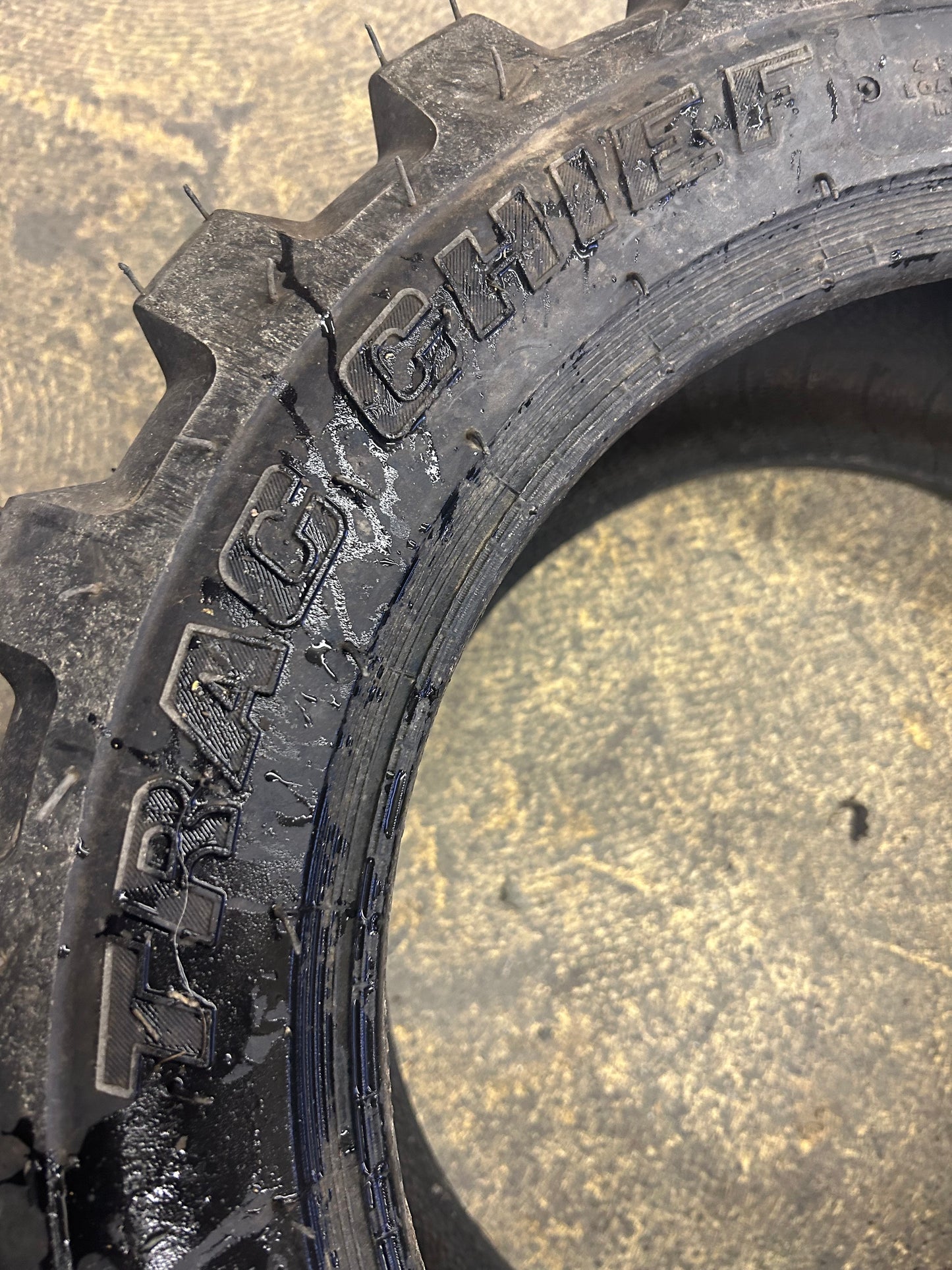 NOS CARLISLE TRAC CHIEF BSW 23 8.5 14 INDUSTRIAL TIRE 51S388