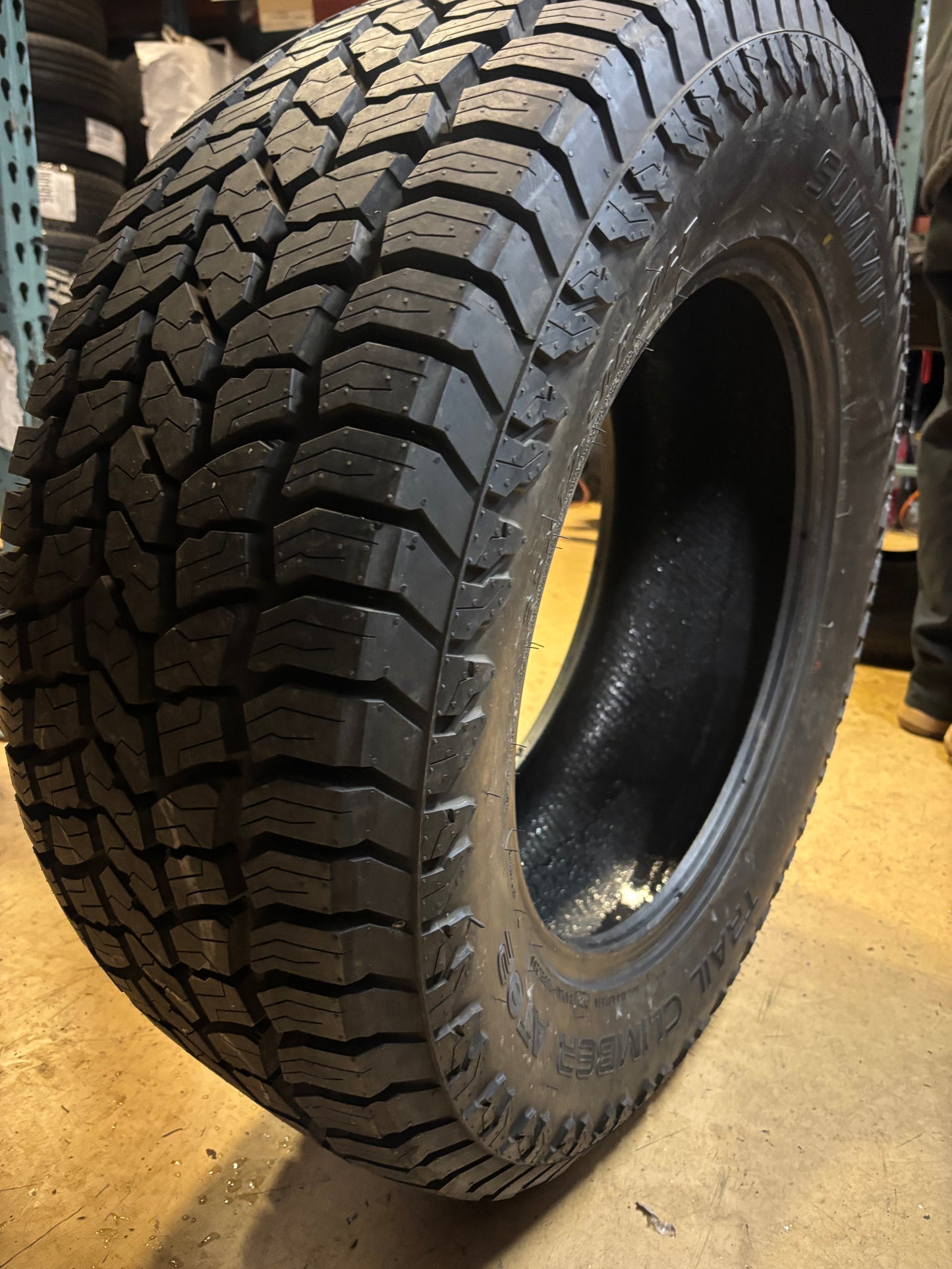 DTO 15/32” SUMMIT TRAIL CLIMBER AT02 BSW LT 35 12.5 20 121R LRE 10 PLY ALL TERRAIN TIRE 20920 DEALER TAKE OFF