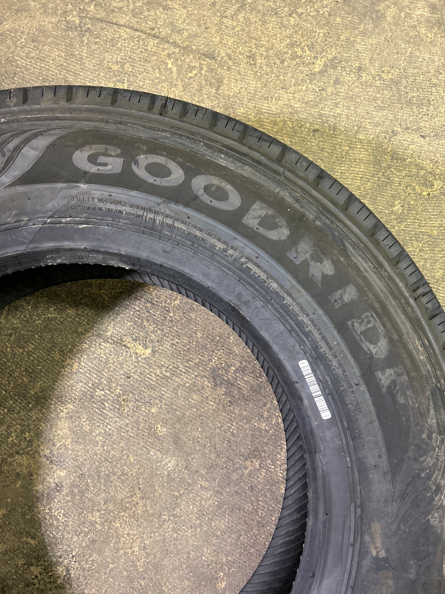 GOODRIDE CR960A BSW 215 75 17.50 135/133J 16PLY ALL POSITION TIRE 71409