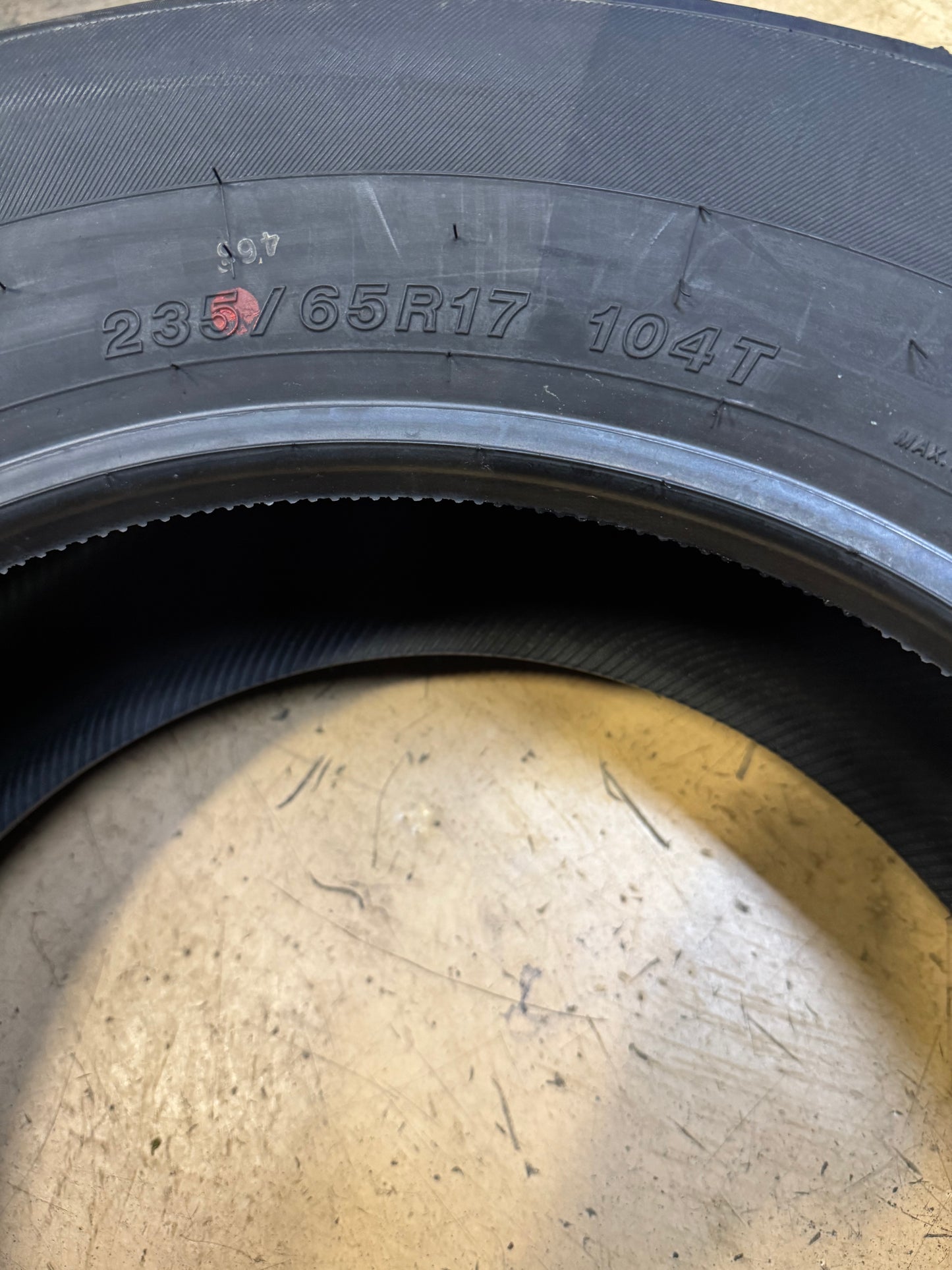 YOKOHAMA AVID TOURING-S BSW P 235 65 17 104T ALL SEASON TIRE 110131829