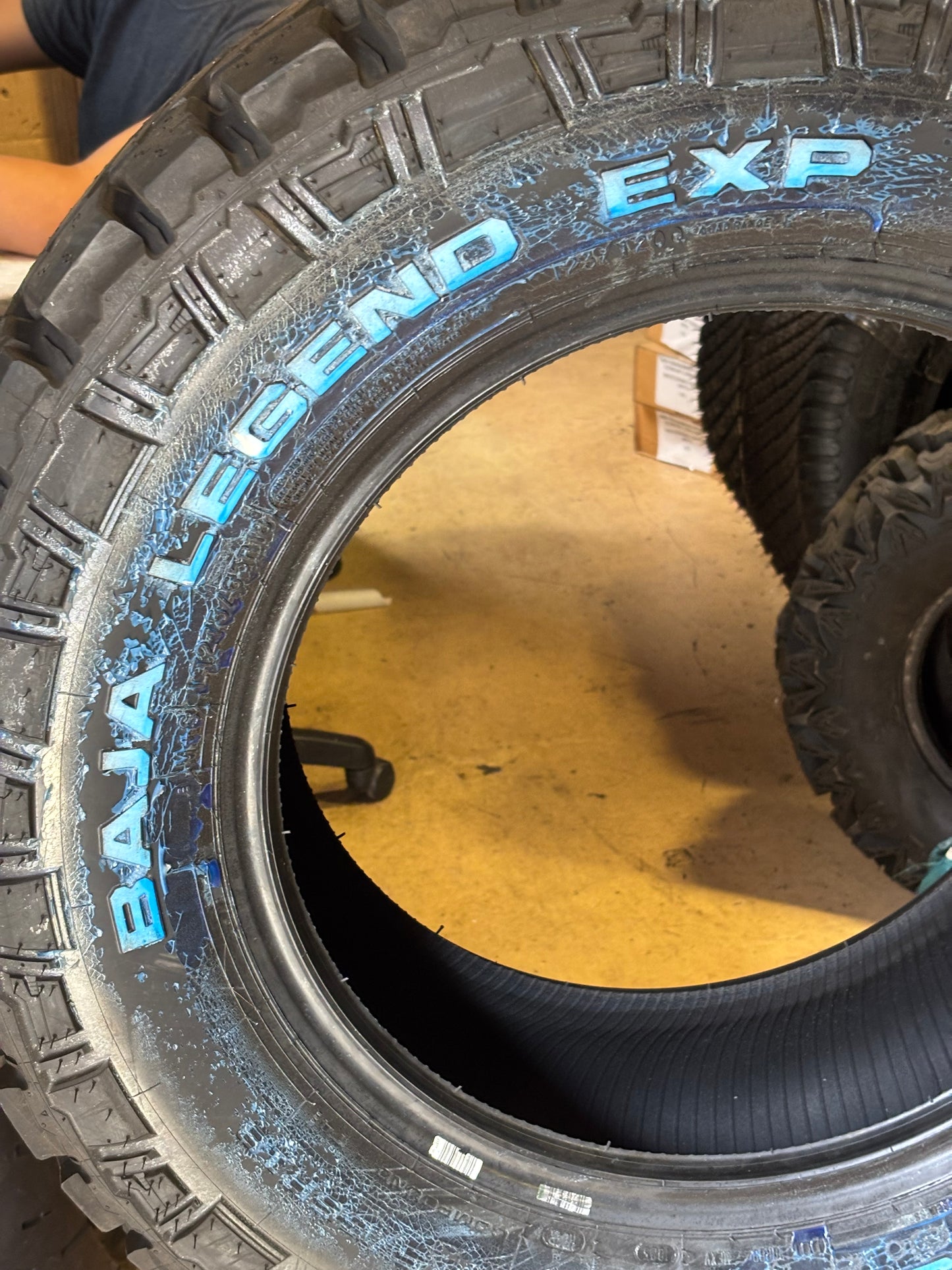 MICKEY THOMPSON BAJA LEGEND EXP RWL LT 275 65 18 123/120Q LRE 10PLY ALL TERRAIN TIRE 90000067185