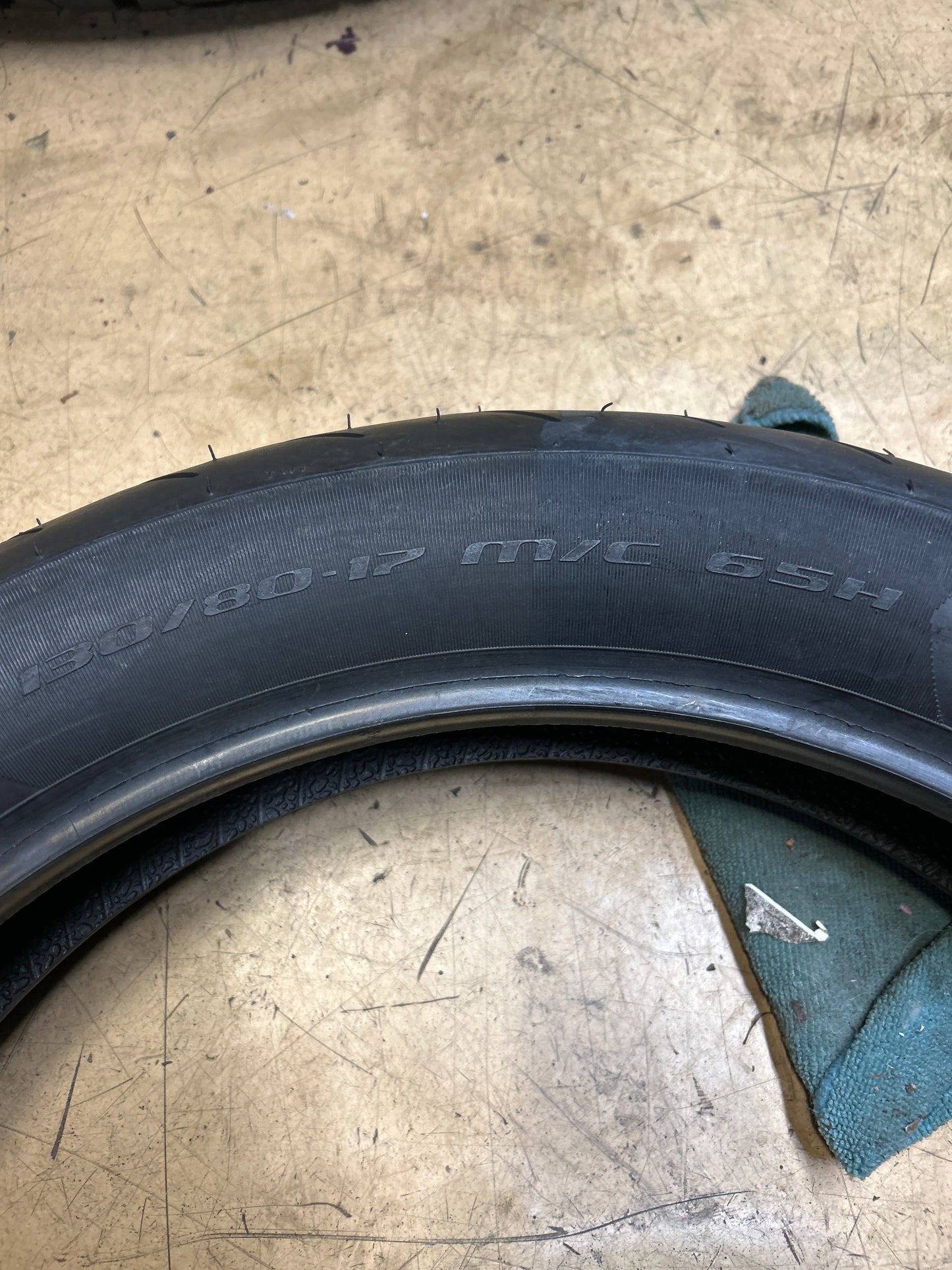 NOS METZELER SPORTEC KLASSIK BSW 130 80 17 65H REAR TIRE 2551400