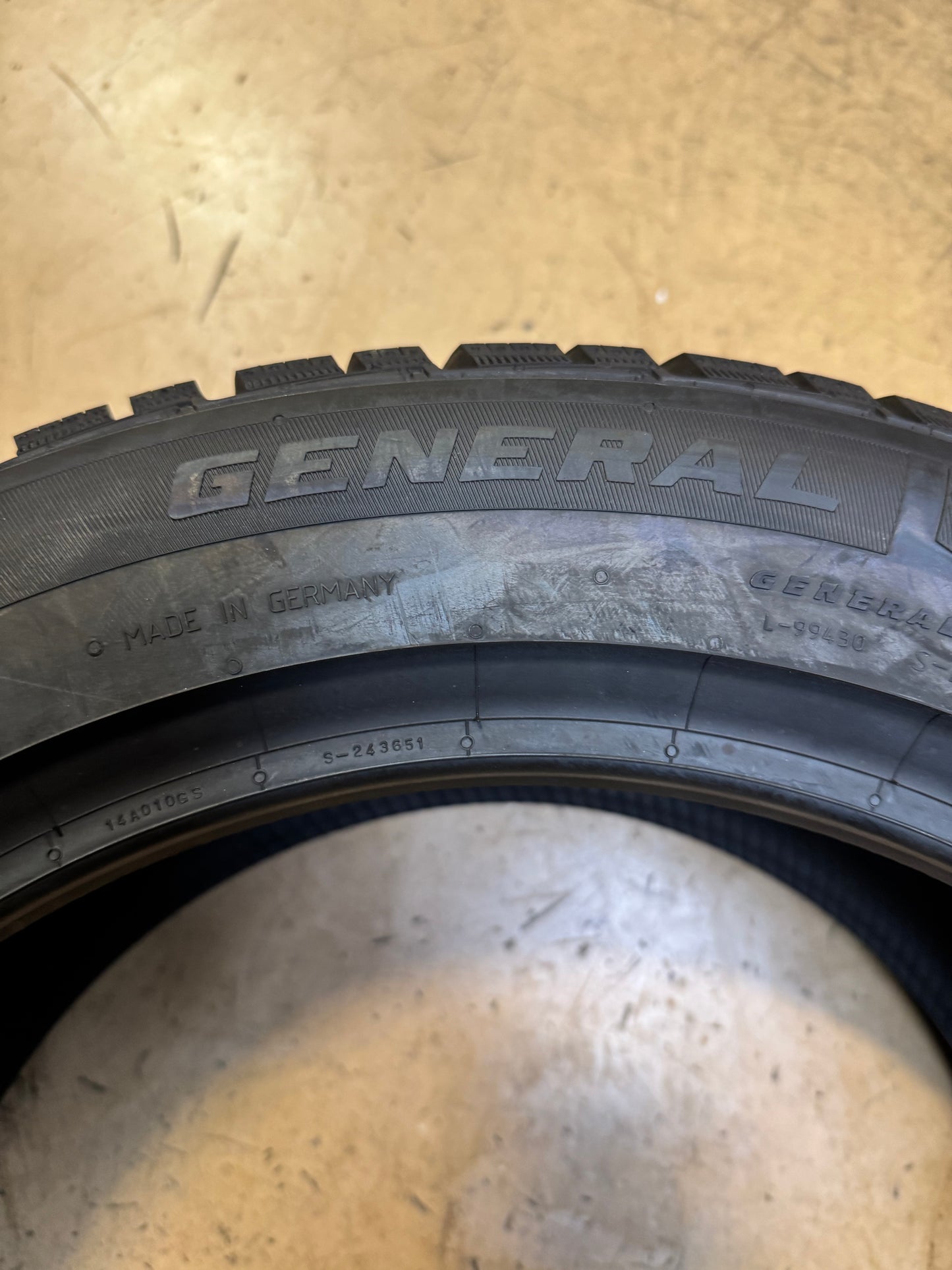 NOS GENERAL ALTIMAX ARTIC 12 BSW P 225/50R17 98T XL WINTER TIRE 1550310000