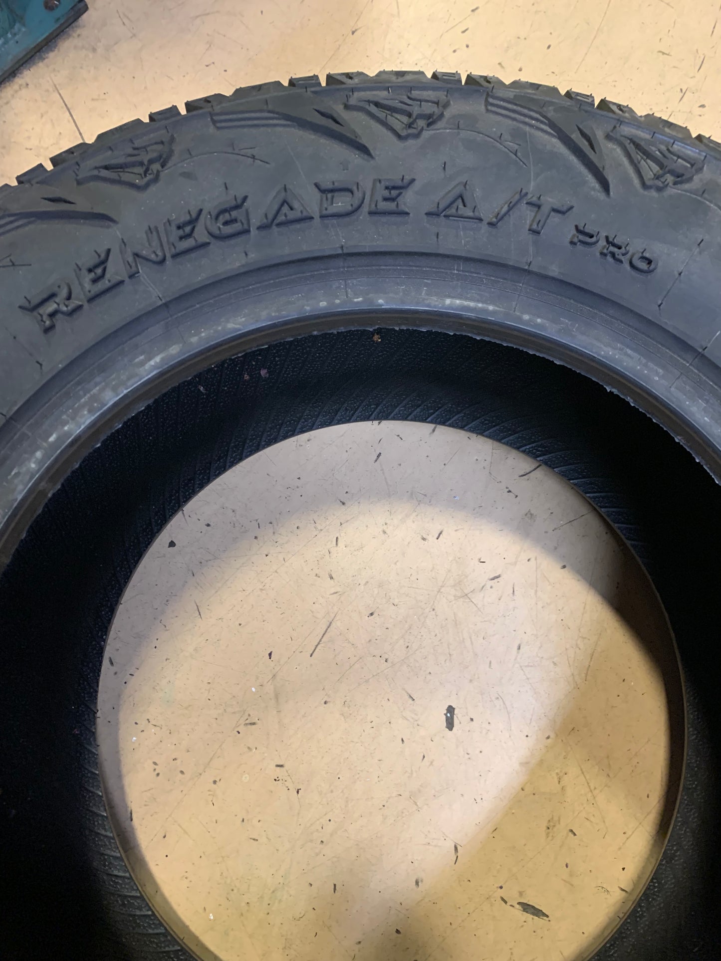 2 RADAR RENEGADE A/T PRO BSW P 285 60 18 120T XL ALL TERRAIN TIRE RACSTH0028