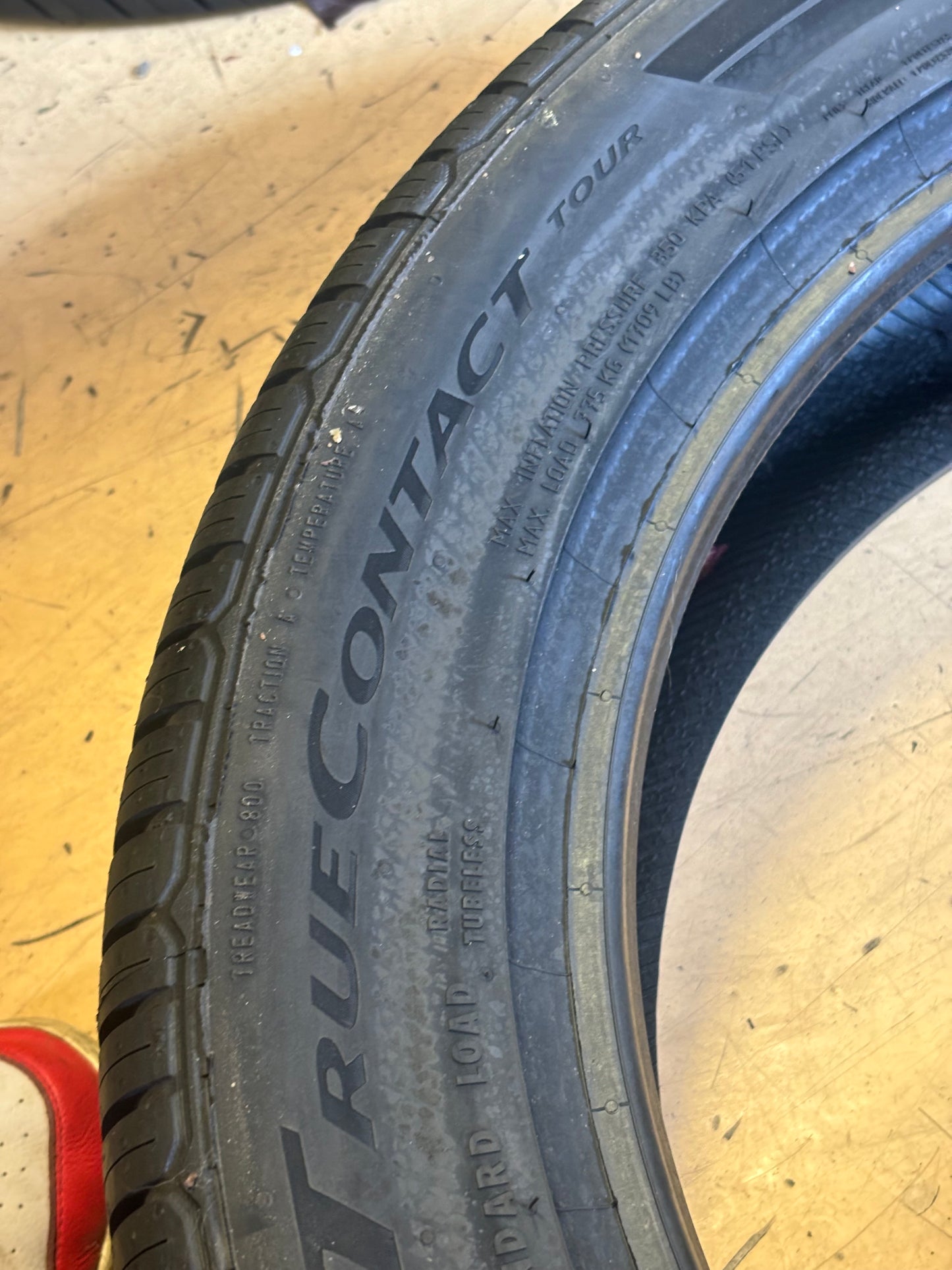 CONTINENTAL TRUECONTACT TOUR P 215 55 17 99H SL ALL SEASON TIRE 15495800000