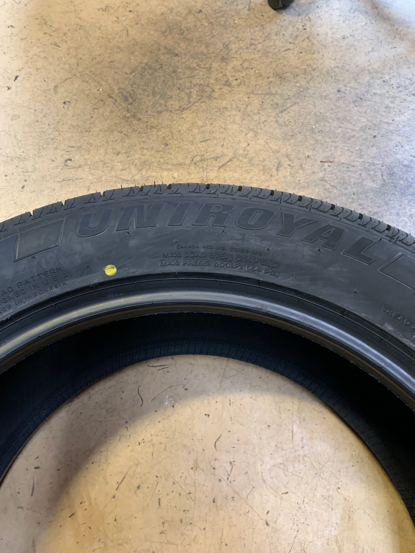 UNIROYAL TIGER PAW TOURING A/S BSW P  255 55 20 107H  ALL SEASON TIRE 8722