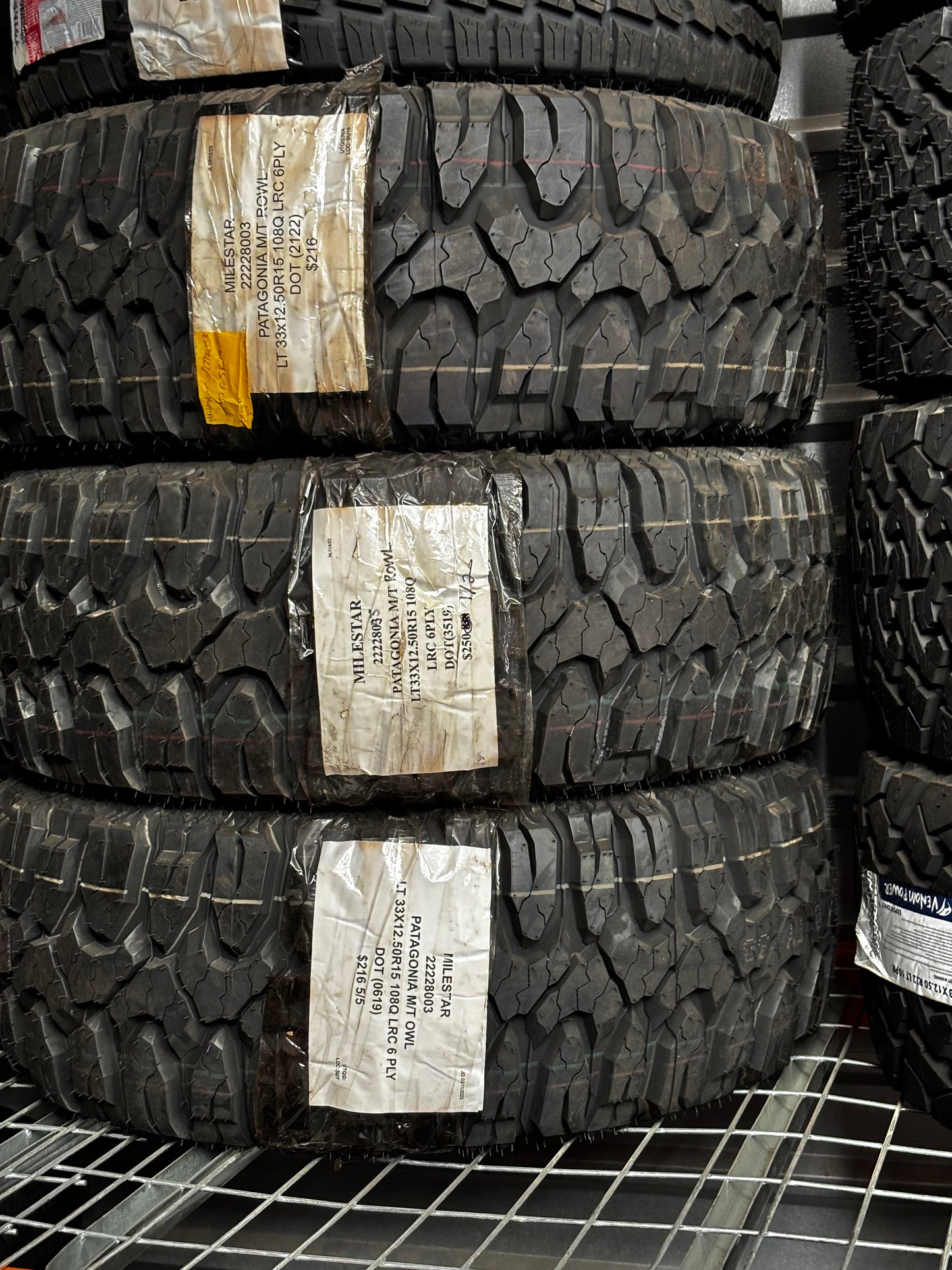 (TODO) MILESTAR PATAGONIA M/T OWL LT 33 12.5 15 108Q LRC 6 PLY MUD TERRAIN TIRES 22228003