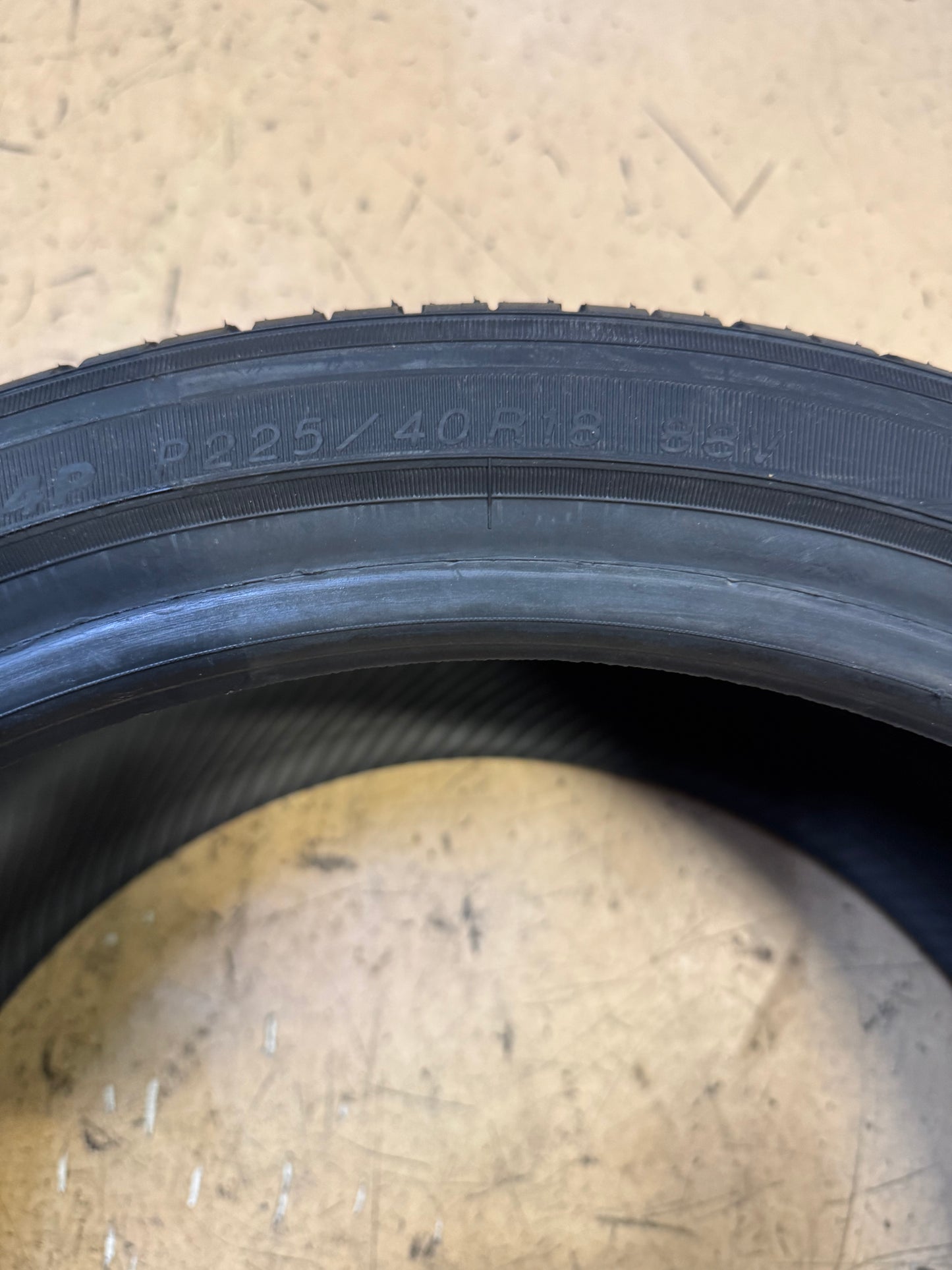 2 NOS YOKOHAMA AVID ASCEND S34P BSW P 225 40 18 88V ALL SEASON TIRE 110133601