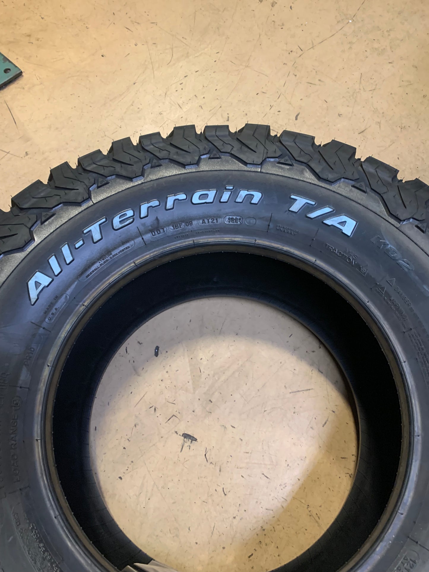 BFGOODRICH ALL TERRAIN T/A KO2 RWL LT 305 65 17 121/118R 10PLY HIGHWAY TERRAIN TIRE 00819