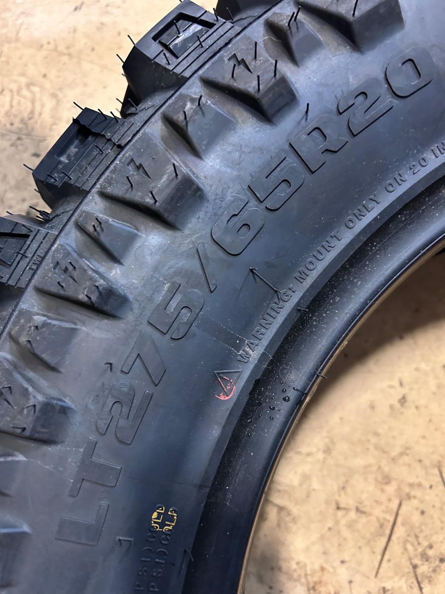 MUD CLAW COMP MTX BSW LT 275 65 20 126/123Q 10PLY MUD TIRE MTX43