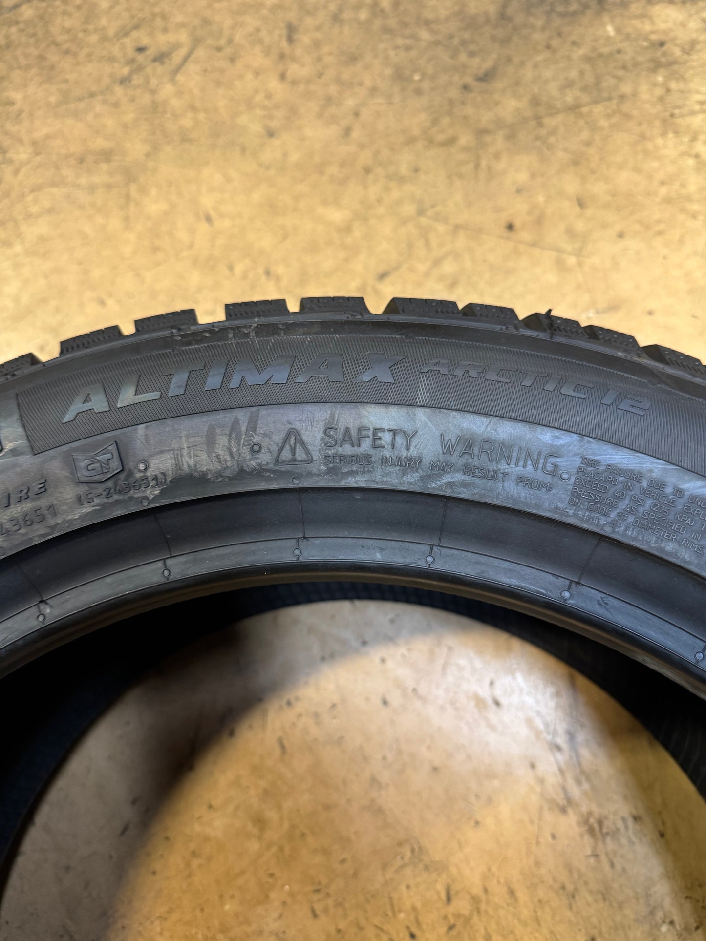 NOS GENERAL ALTIMAX ARTIC 12 BSW P 225/50R17 98T XL WINTER TIRE 1550310000