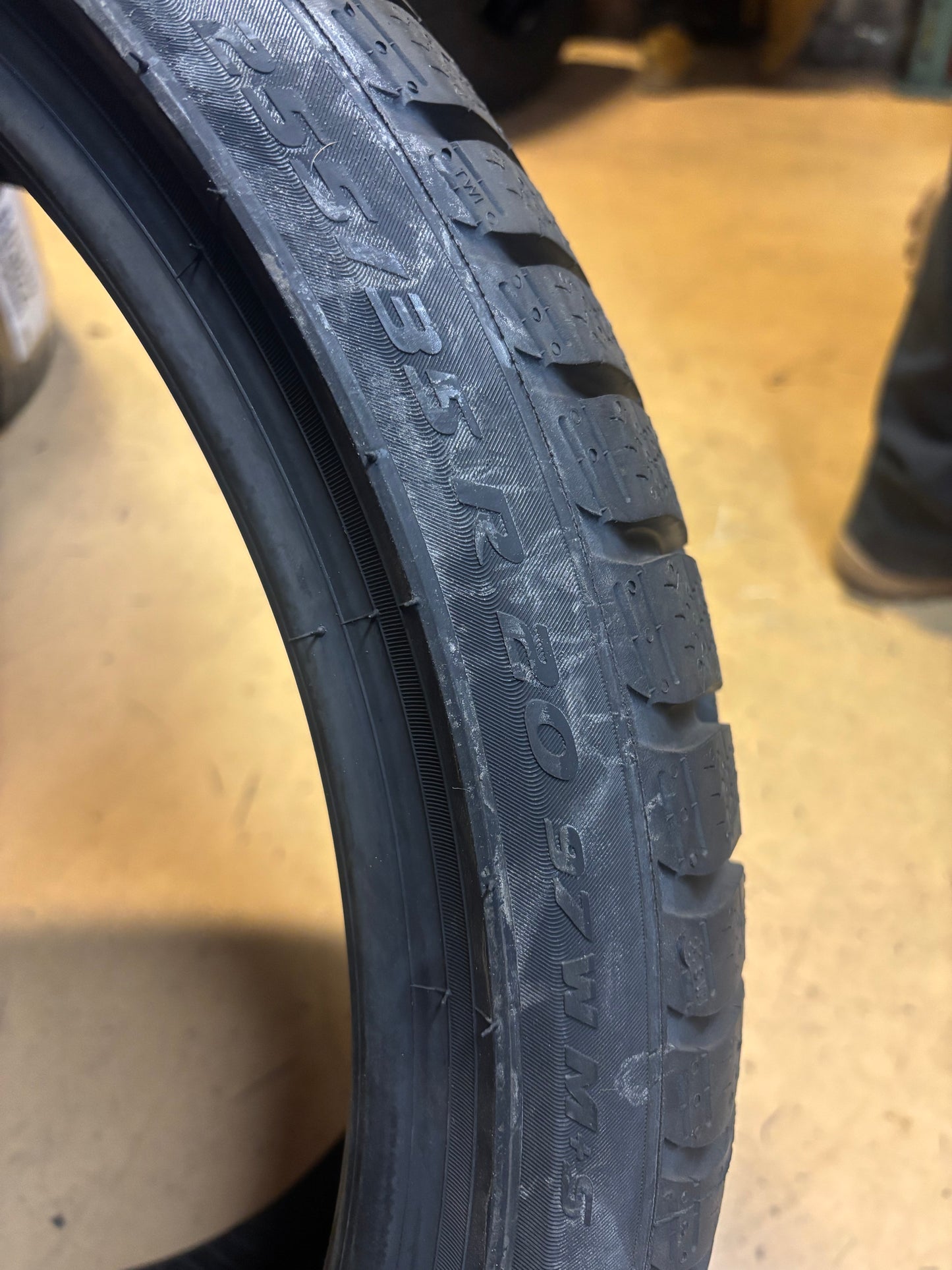 PIRELLI WINTER SOTTOZERO 3 (J) JAGUAR P 255 35 20 97W XL SNOW WINTER TIRE 2515800