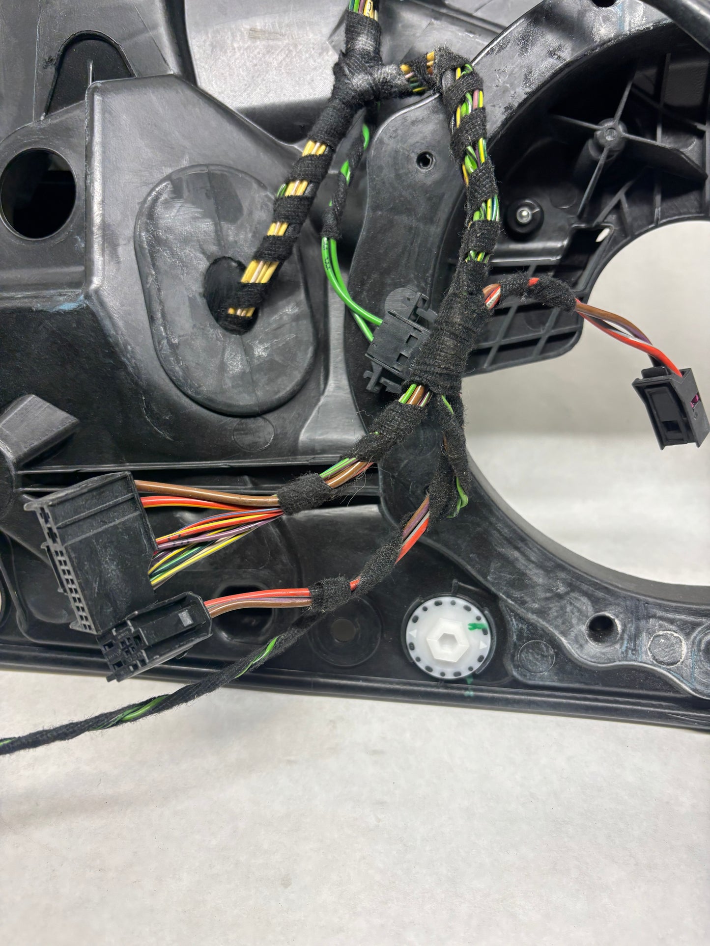 11-17 PORSCHE CAYENNE 958 REAR RS DOOR WINDOW REGULATOR PLATE W/ DOOR HANDLE 7P5 839 756 B
