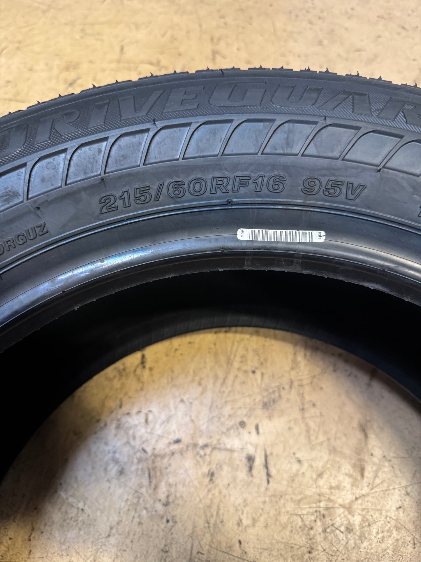 2 NOS BRIDGESTONE DRIVEGUARD RFT BSW P 215 60 16 95V ALL SEASON TIRE 011561