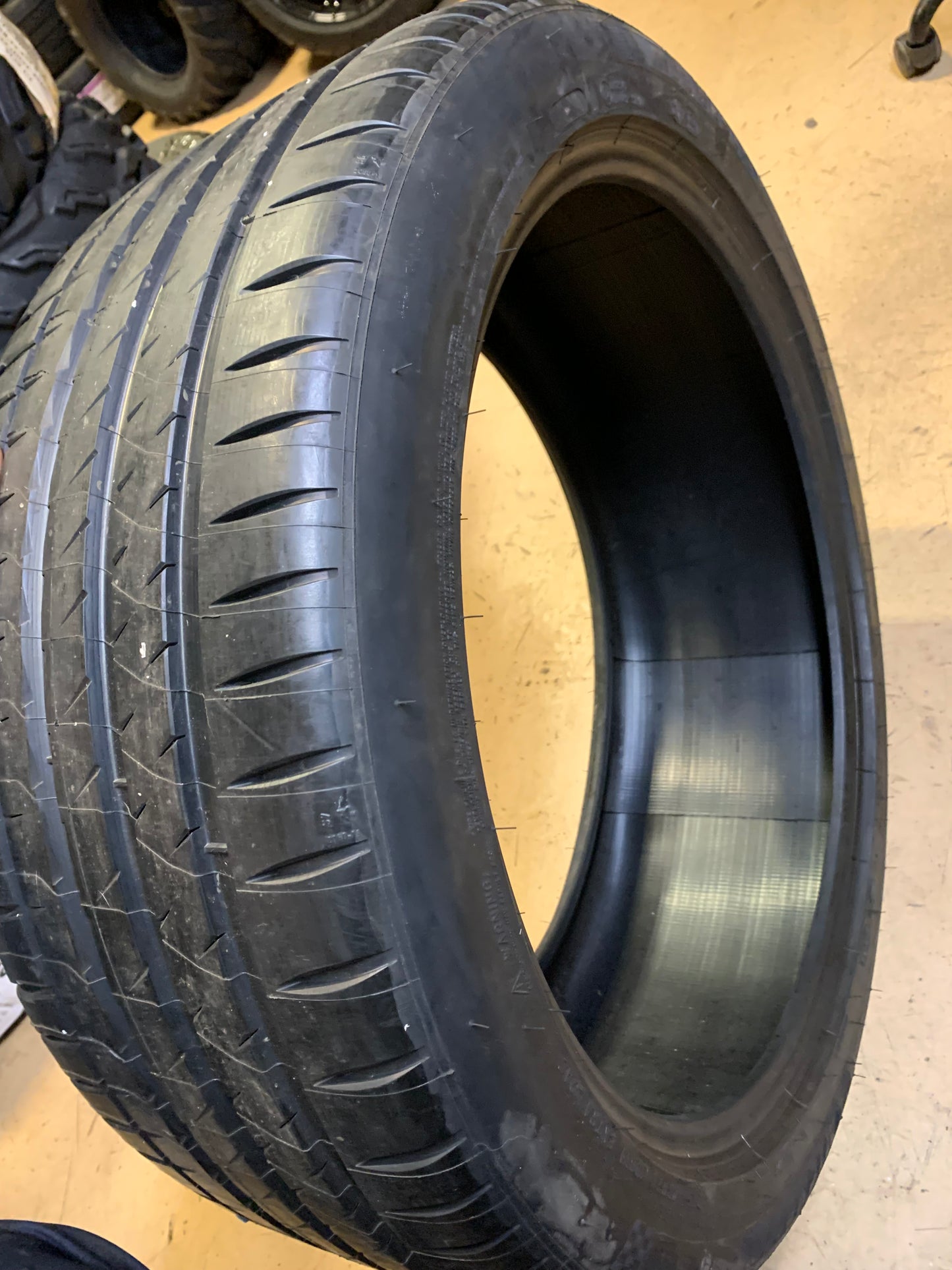 MICHELIN PILOT SPORT 4S BSW P 275 40 22 108Y XL ALL SEASON TIRE 27354