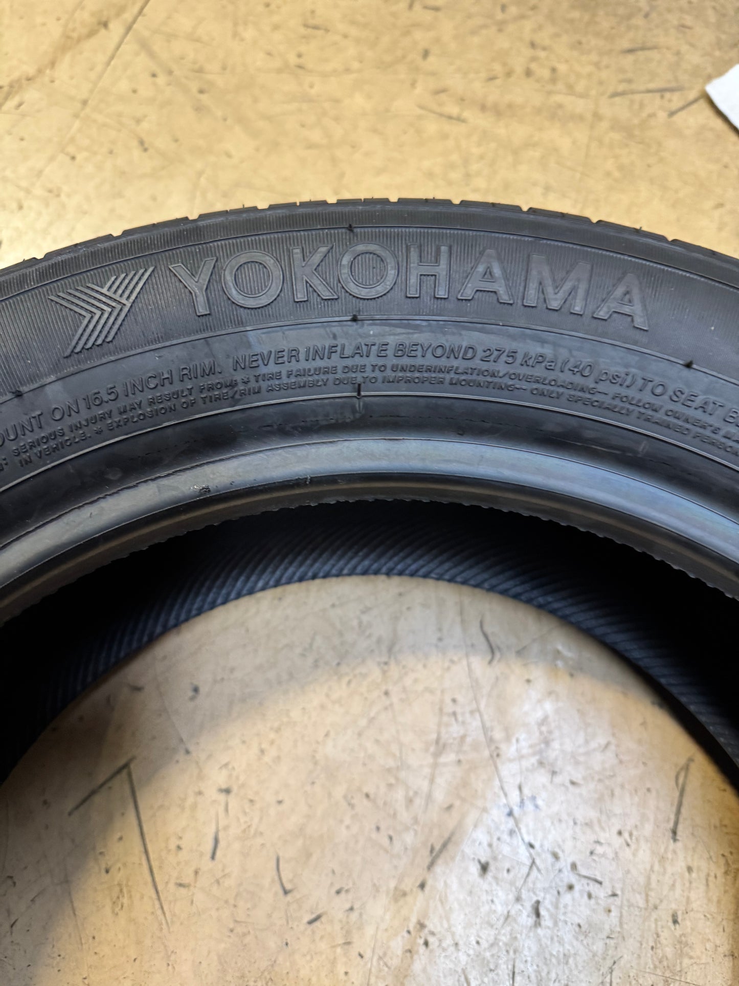 NOS YOKOHAMA AVID S30B BSW P 205 55 16 89V ALL SEASON TIRE 110193228