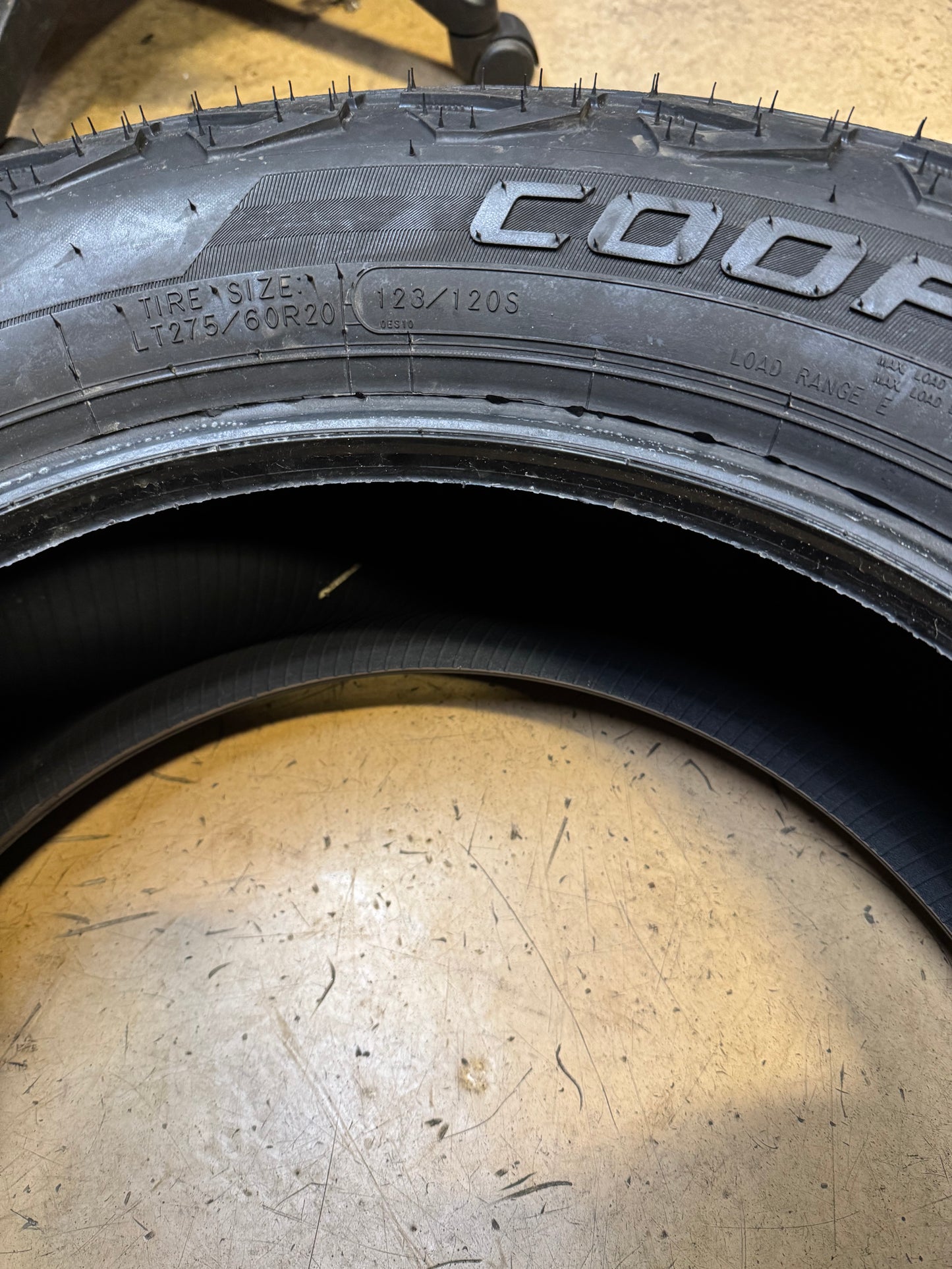 COOPER DISCOVERER STRONGHOLD AT BSW LT 275 60 20 123/120S 10PLY ALL TERRAIN TIRE 170303048
