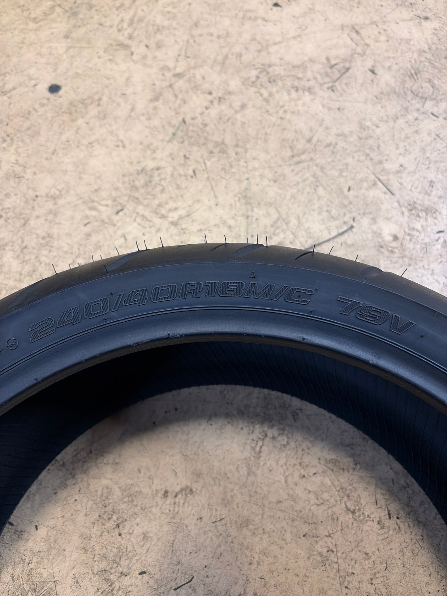 SHINKO SR777 H.D. BSW 240 40 18 REAR MOTORCYCLE TIRE 874193