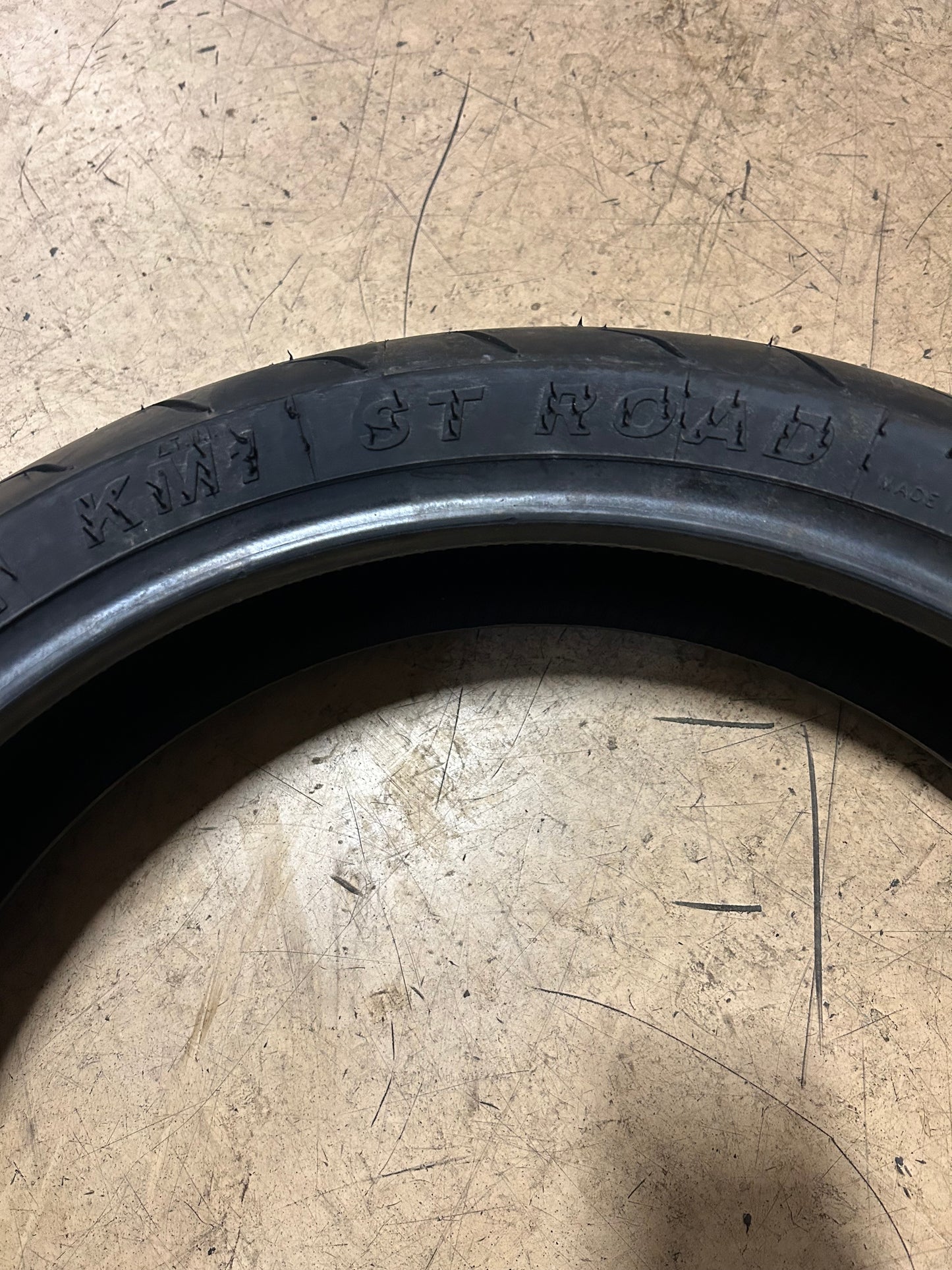 KENDA SPORT TOURING KM1 BSW 120 70 17 58W FRONT MOTORCYCLE TIRE 040017017B1
