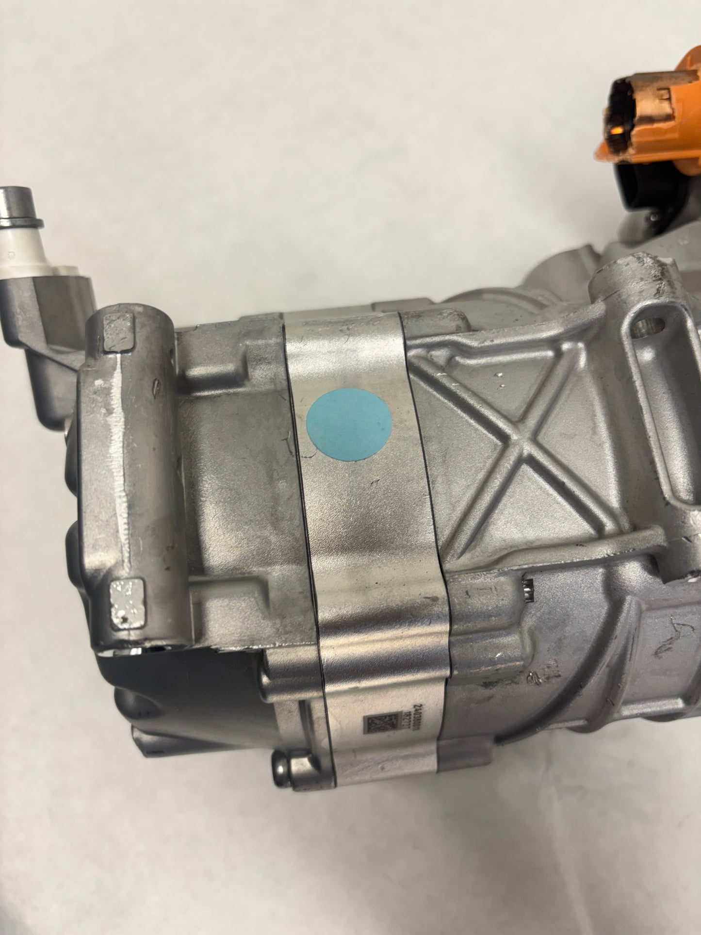FREIGHTLINER AC COMPRESSOR 57CC 400V ERC MAHLE 22-79626-000 DAMAGED - 1