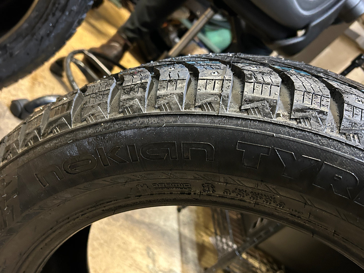 2 NOKIAN HAKKAPELIITTA 10 SUV BSW P 235 55 18 104T XL STUDDED WINTER TIRE TS32770
