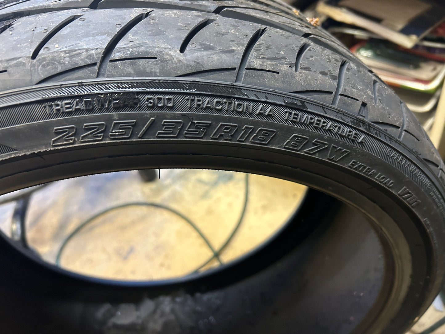 YOKOHAMA ADVAN FLEVA V701 BSW P 225 35 18 87W XL UHP TIRE 110170155