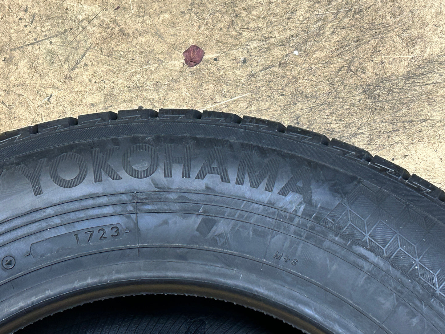 YOKOHAMA BLUEARTH-VAN ALL SEASON RY61 BSW 195 70 15C 104/102T 8PLY TIRE 110106102