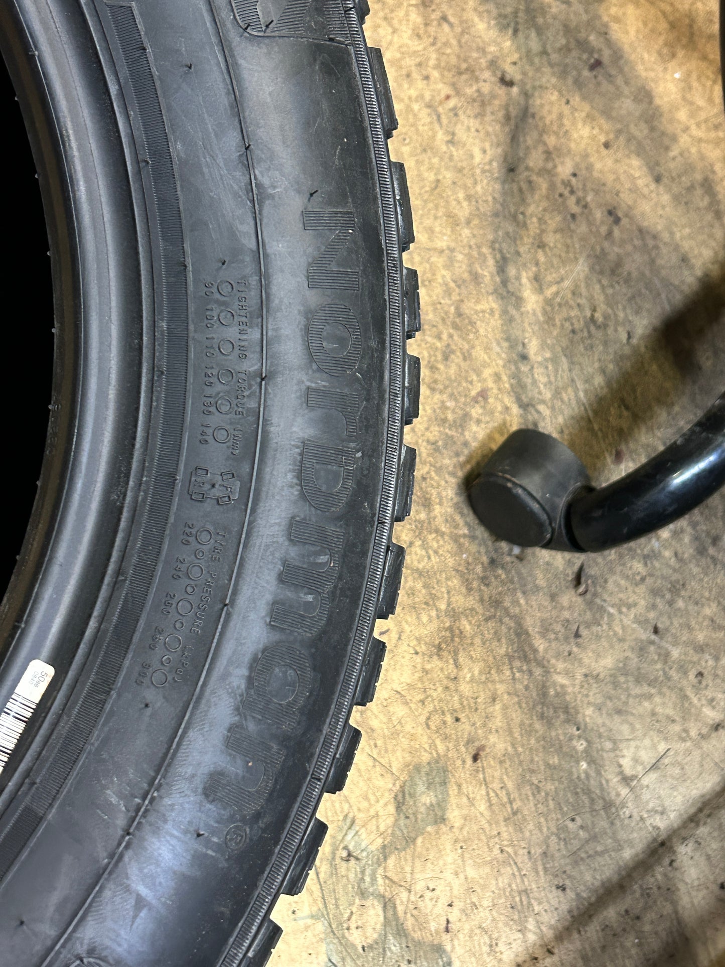 NORDMAN NORTH 9 SUV STUDDED BSW P 225 60 17 103T XL WINTER TIRE TS32838