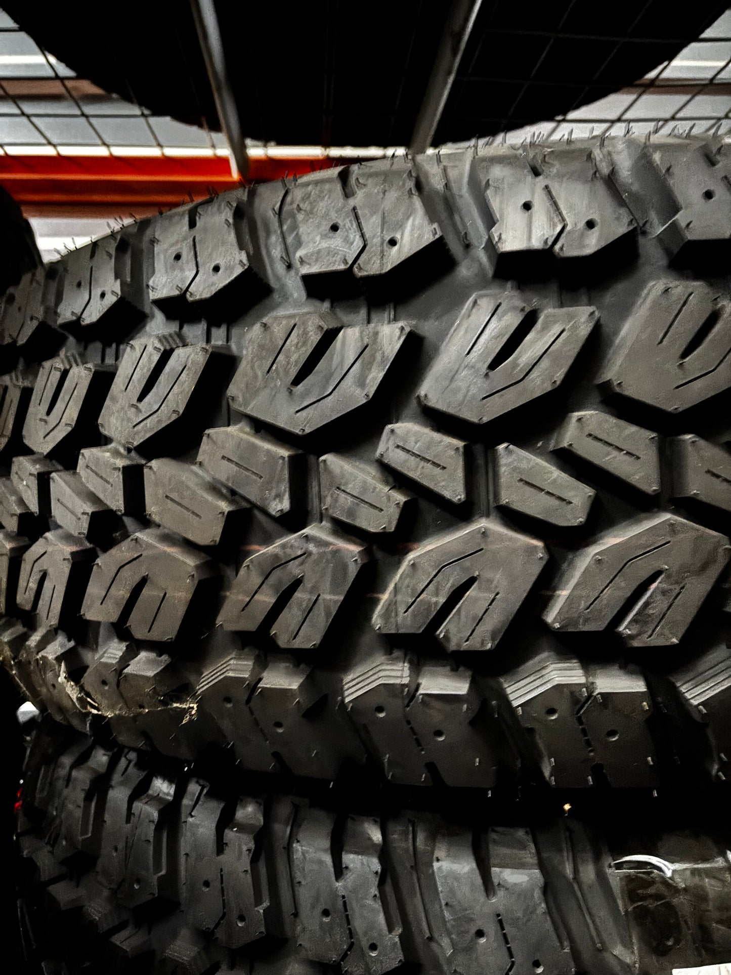 (TODO) 4 ROUGH COUNTRY OVERLANDER MT LT 35 12.5 20 121Q LRE 10 PLY MUD TERRAIN TIRES 97010121
