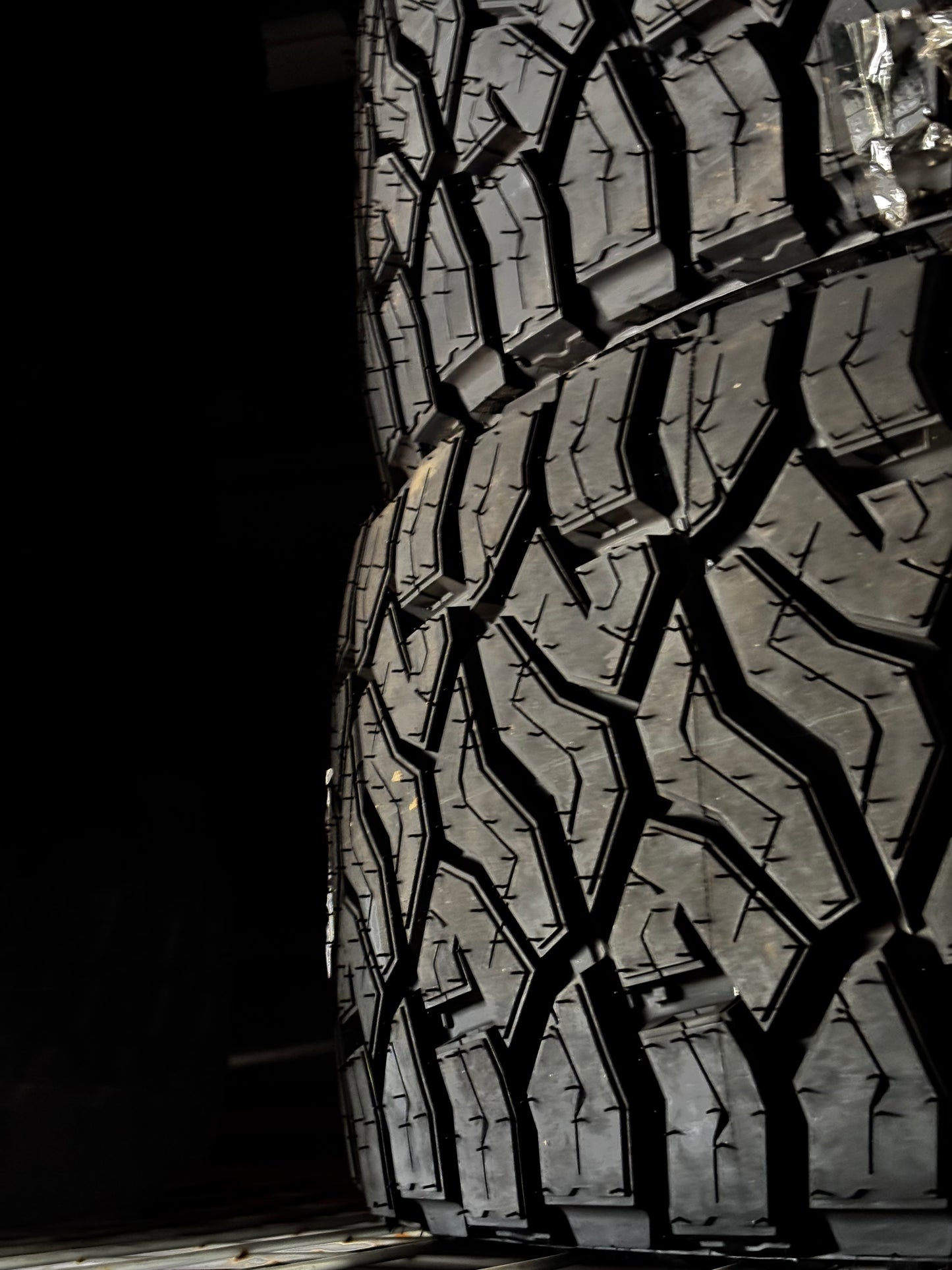 (TODO) VENOM POWER TERRA HUNTER RT+ RWL LT 33 12.5 20 114Q LRE 10 PLY RUGGED TERRAIN TIRES