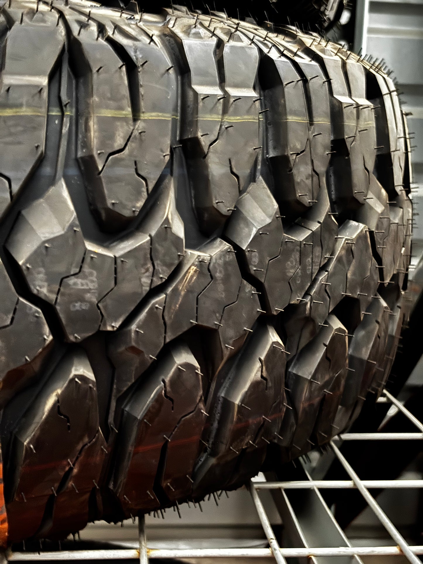 (TODO) MILESTAR PATAGONIA MT BSW LT 37 13.5 20 127Q LRE 10 PLY MUD TERRAIN TIRES 22050650