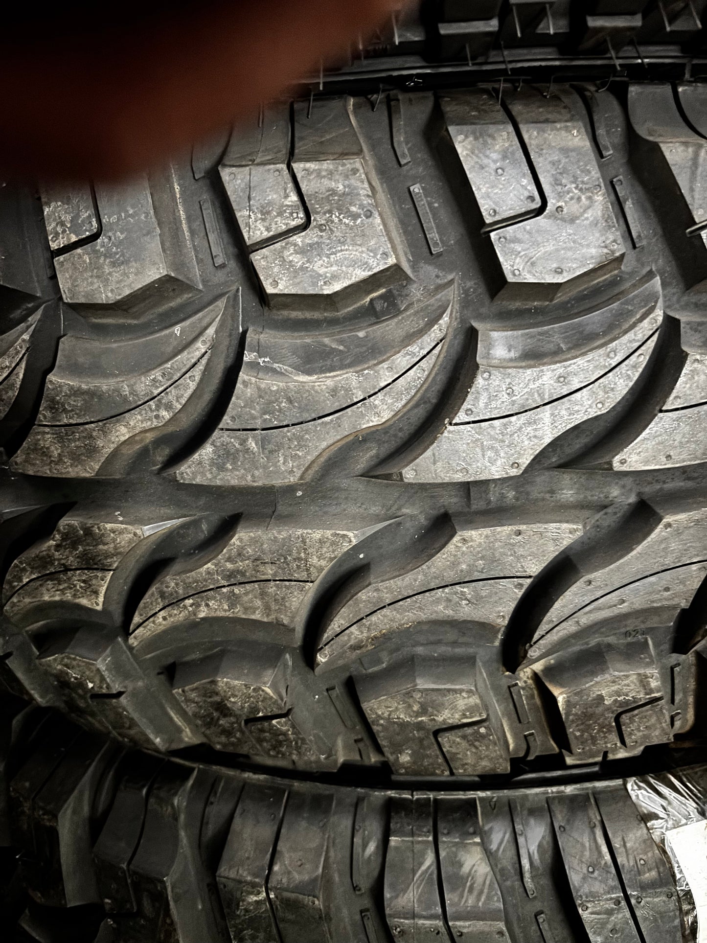 (TODO) RED DIRT ROAD RD-6 MT LT 33 12.5 17 120Q LRE 10 PLY MUD TERRAIN TIRE T3312517RDR