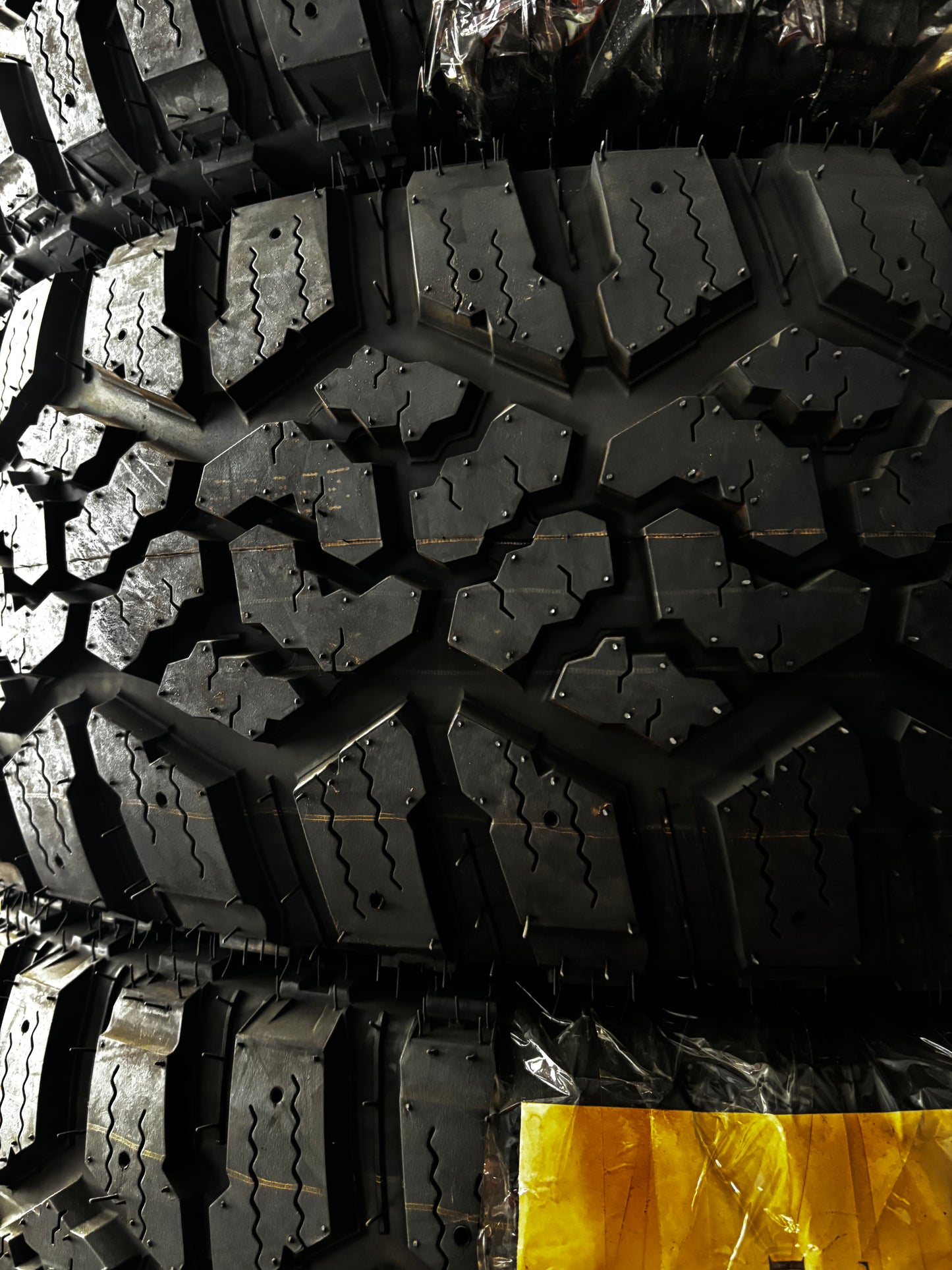 (TODO) KANATI TRAIL HOG AT-4 LT 37 12.5 18 128Q LRE 10 PLY ALL TERRAIN TIRE