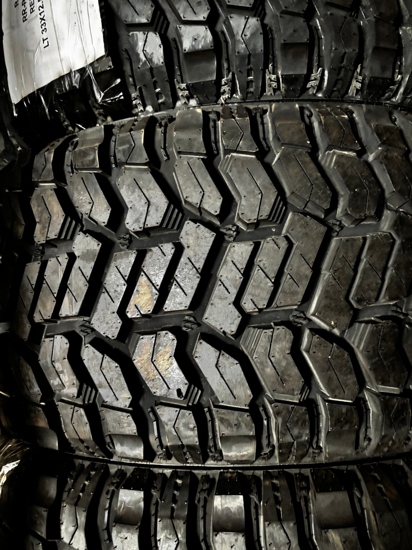 (TODO) RADAR RENEGADE RT LT 33 12.5 20 119Q LRF 12 PLY RUGGED TERRAIN TIRES