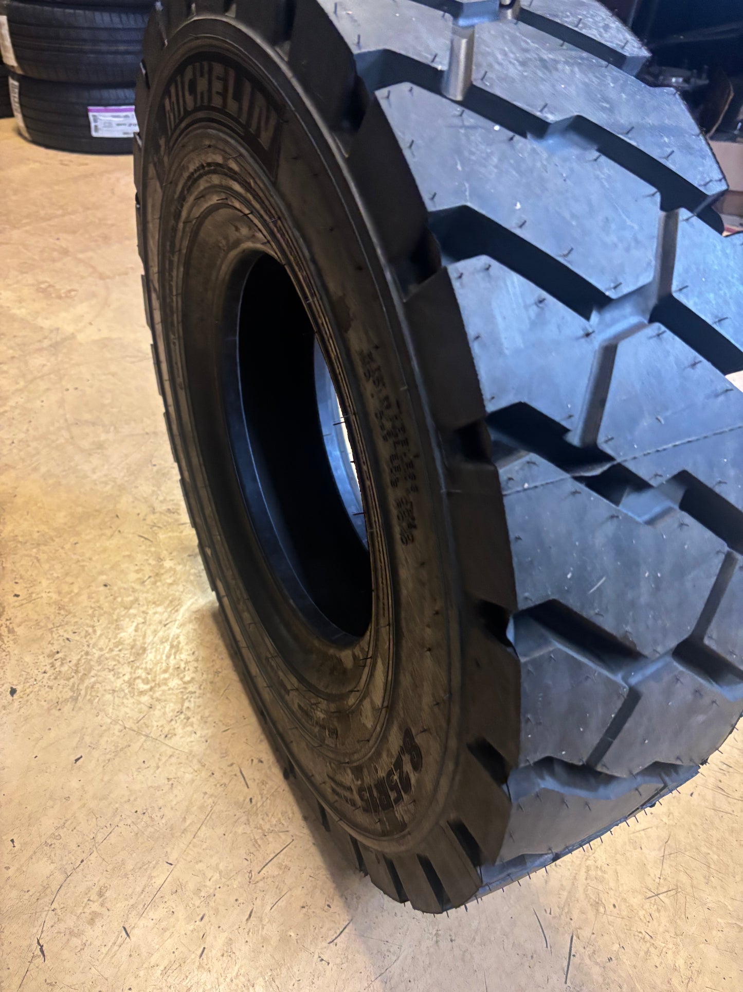 MICHELIN XZM 8.25 15 18-PLY FORKLIFT TIRE 56370