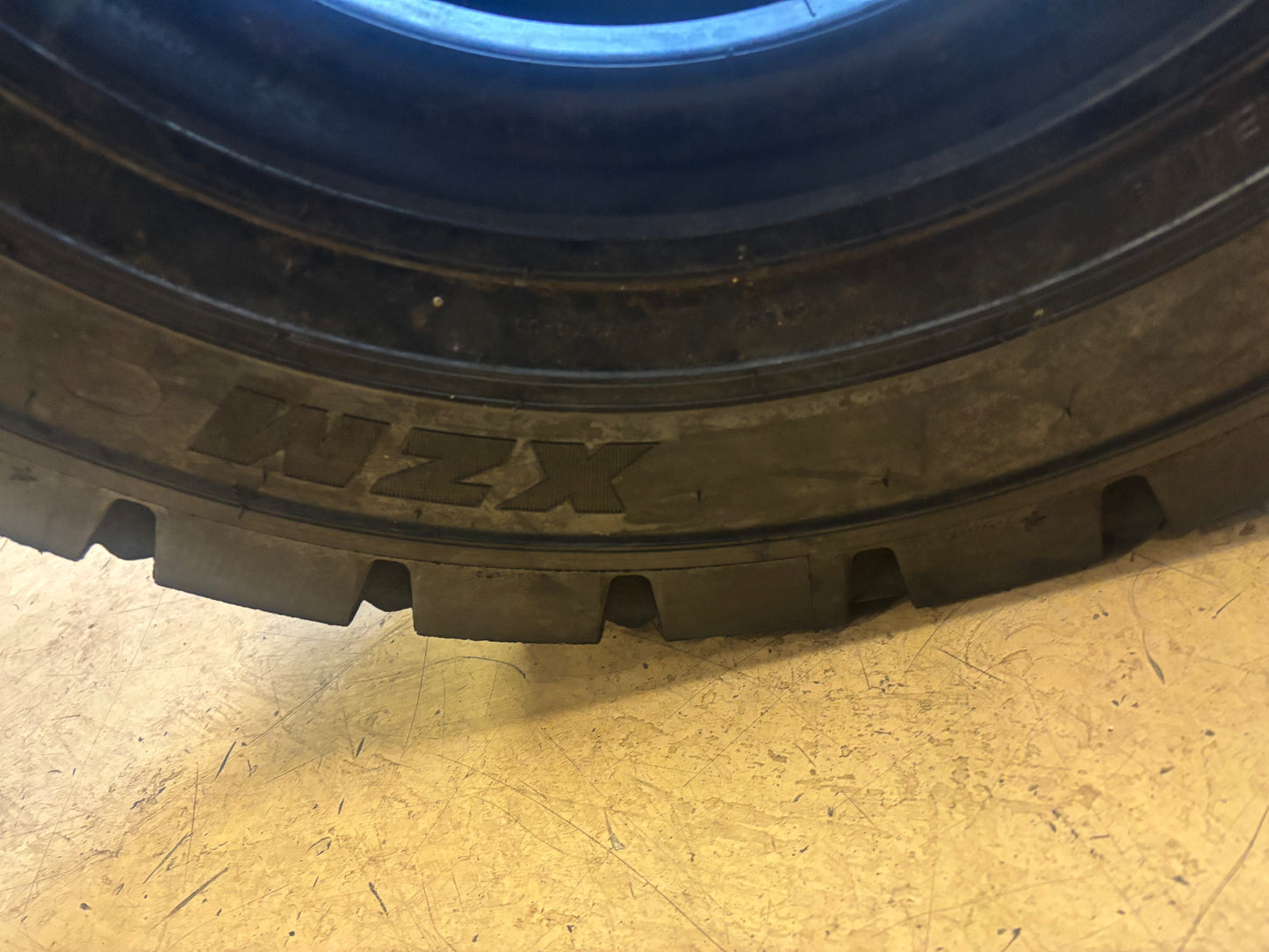 MICHELIN XZM 8.25 15 18-PLY FORKLIFT TIRE 56370