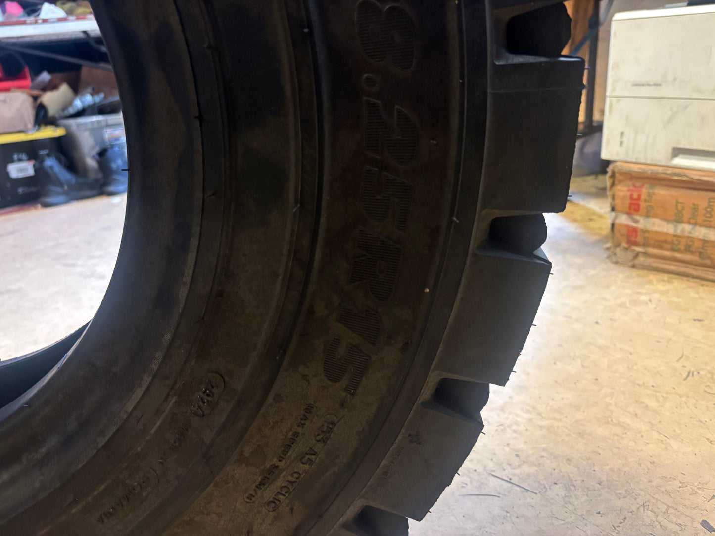 MICHELIN XZM 8.25 15 18-PLY FORKLIFT TIRE 56370