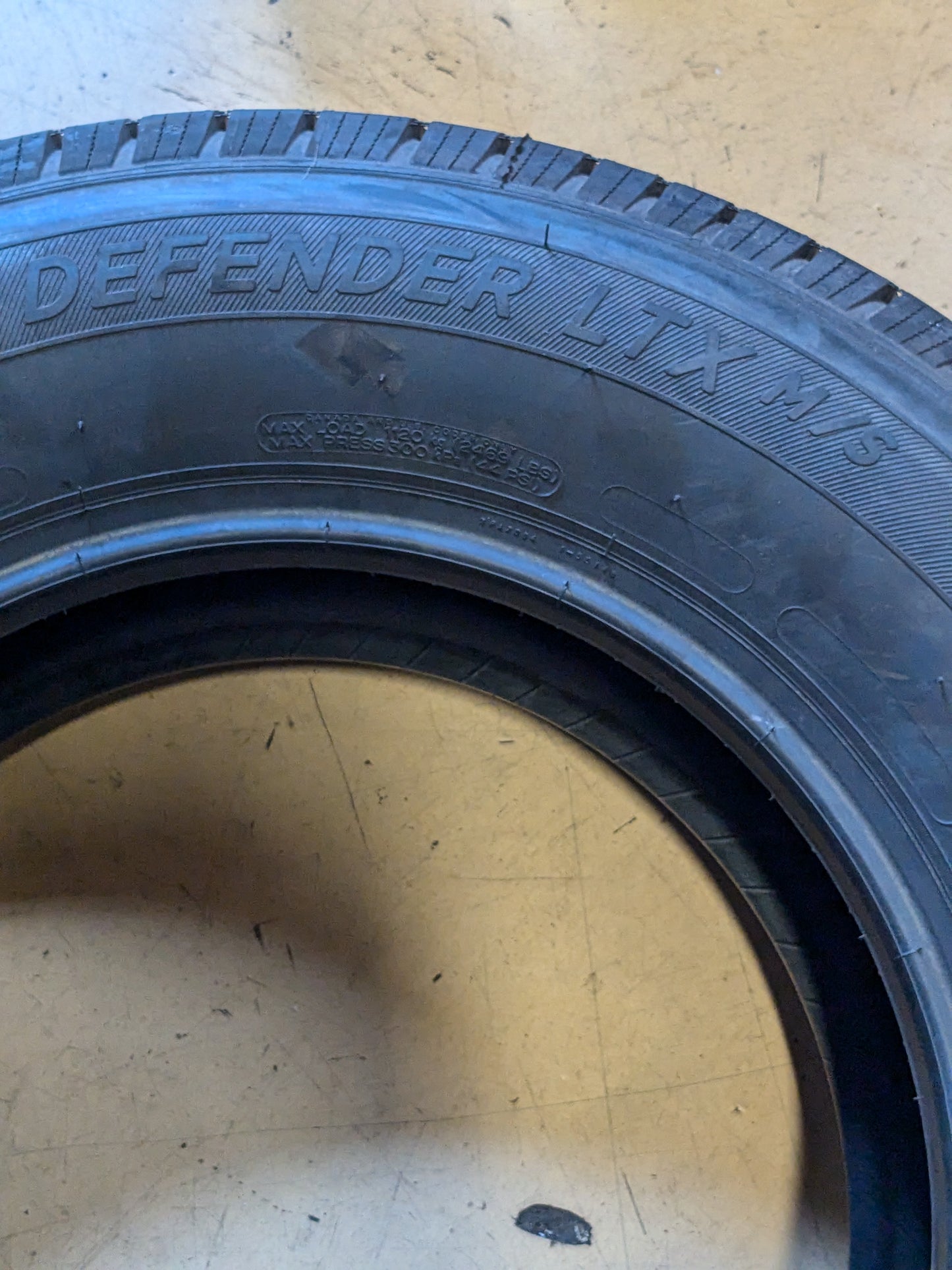 NEW MICHELIN DEFENDER LTX M/S ALL SEASON TIRE BSW 255 70 17 112T 01832