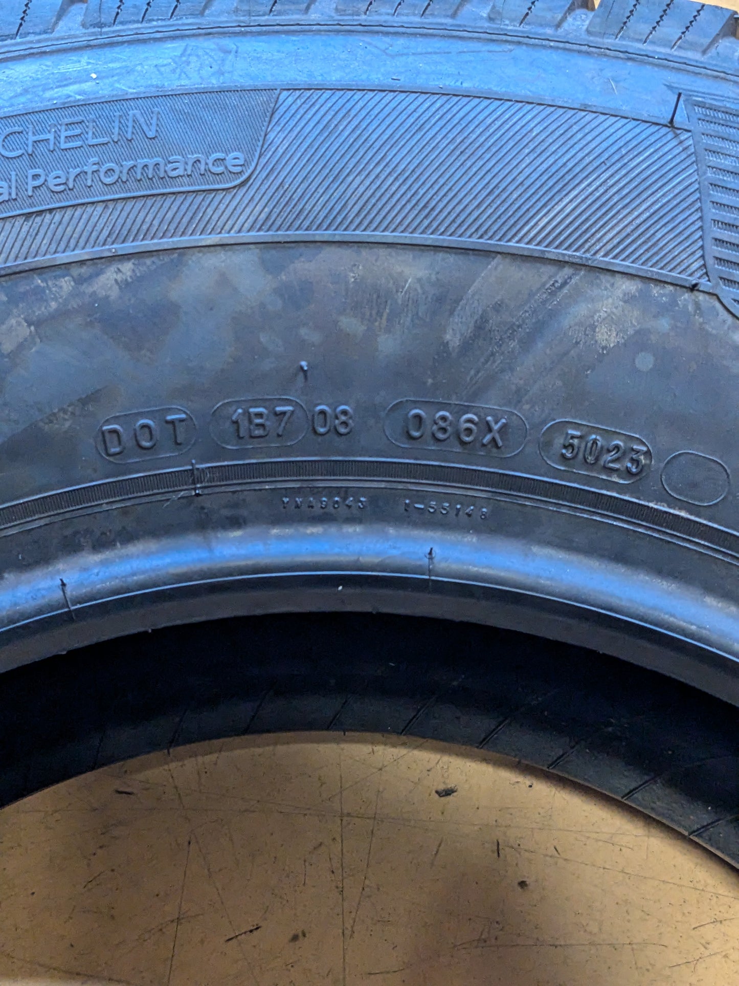 NEW MICHELIN DEFENDER LTX M/S ALL SEASON TIRE BSW 255 70 17 112T 01832