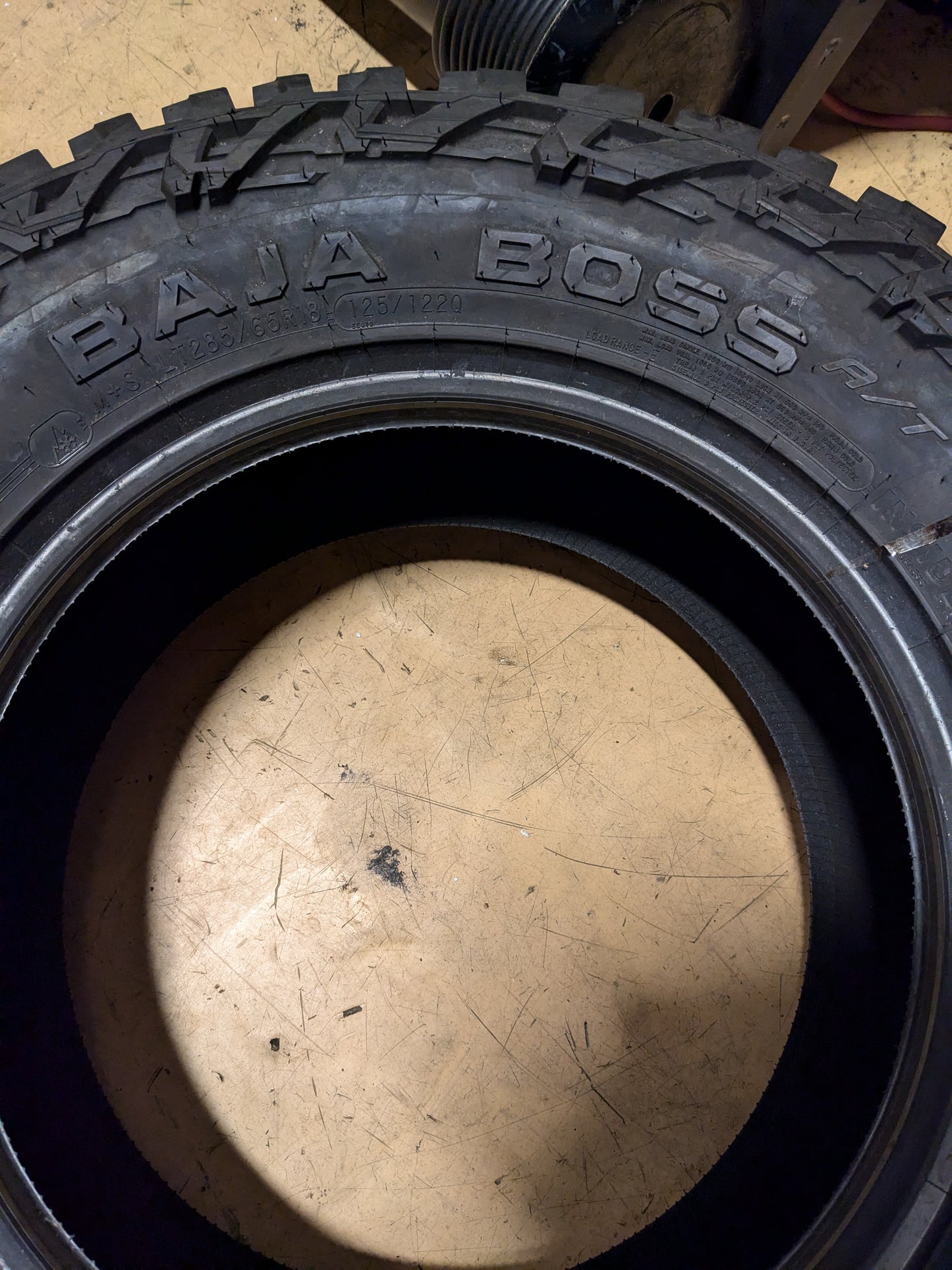 NEW MICKEY THOMPSON BAJA BOSS A/T ALL SEASON TIRE LT 285 65 18 122Q 247467