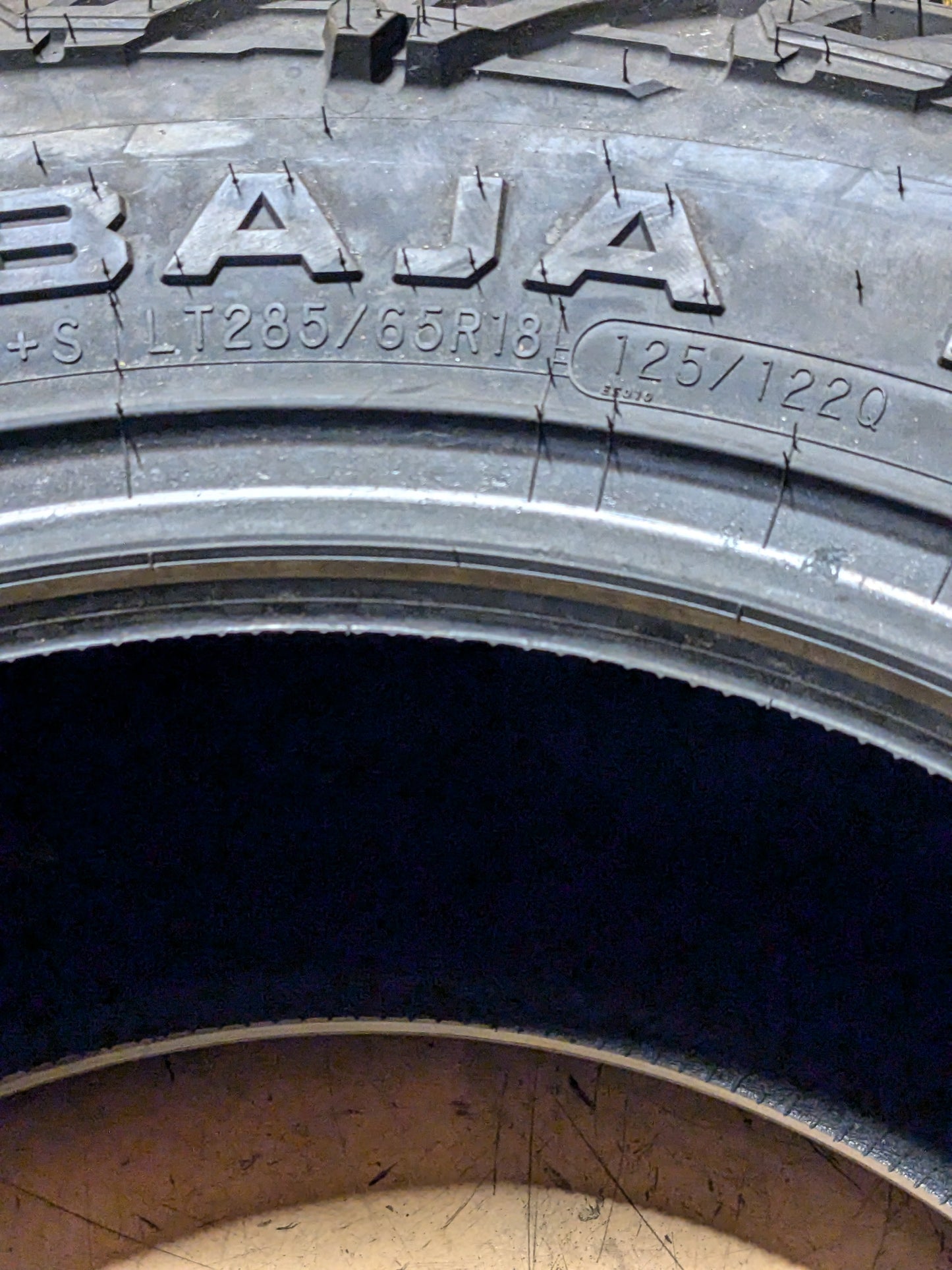 NEW MICKEY THOMPSON BAJA BOSS A/T ALL SEASON TIRE LT 285 65 18 122Q 247467