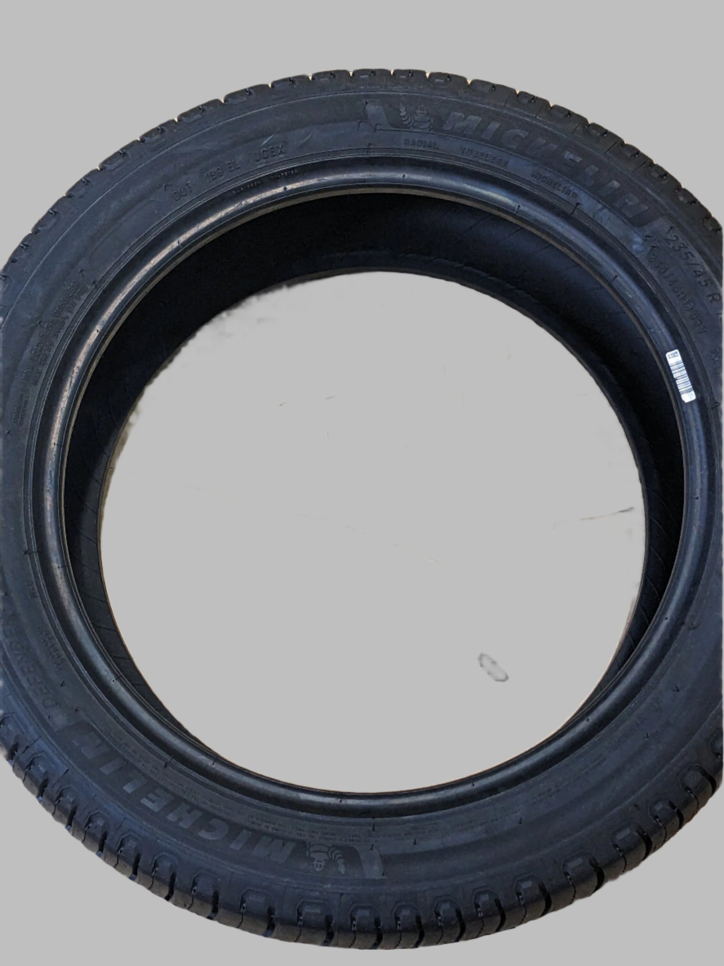 MICHELIN DEFENDER 2 235 45 18 98V ALL SEASON TIRE 158513