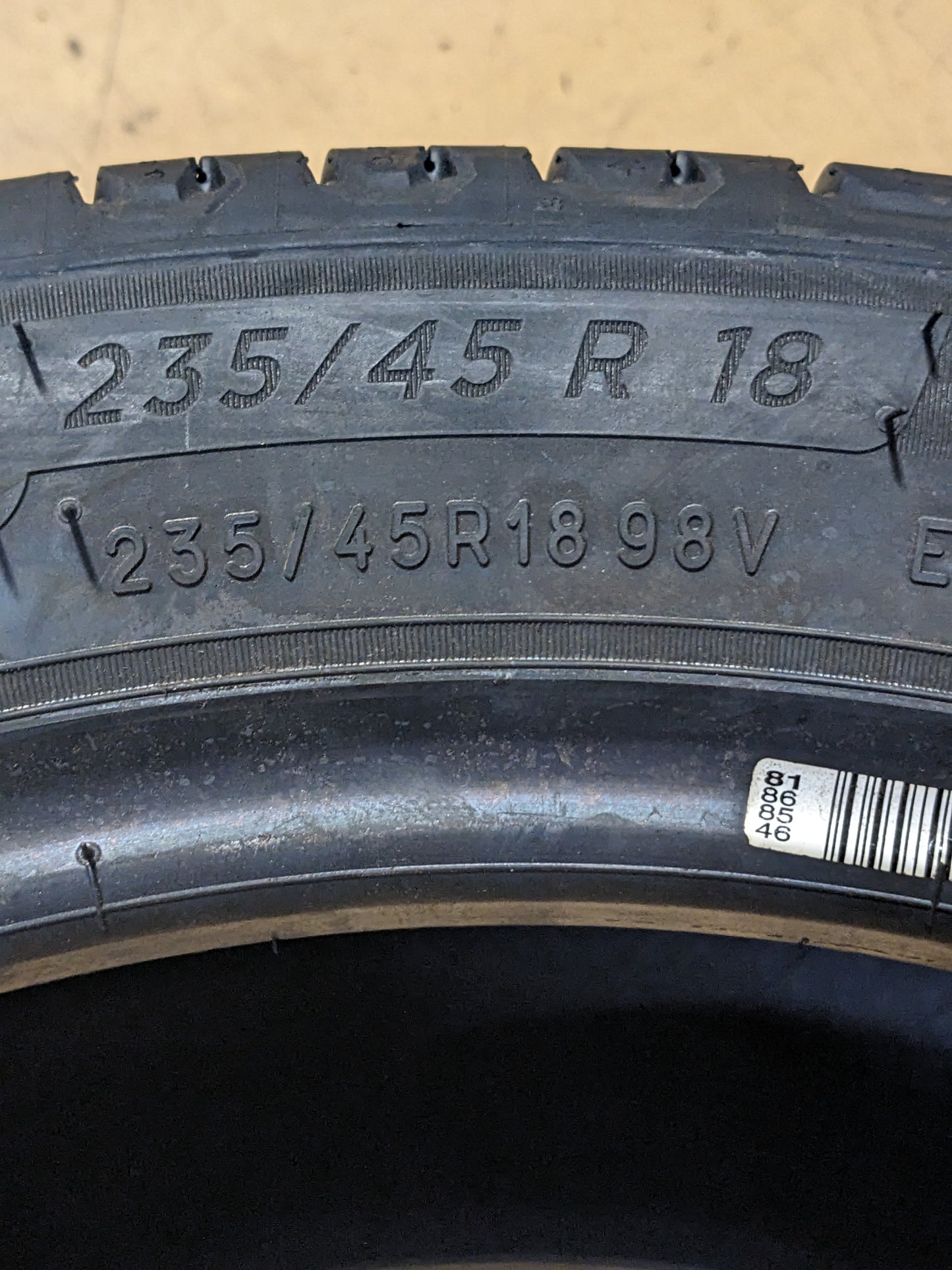 MICHELIN DEFENDER 2 235 45 18 98V ALL SEASON TIRE 158513