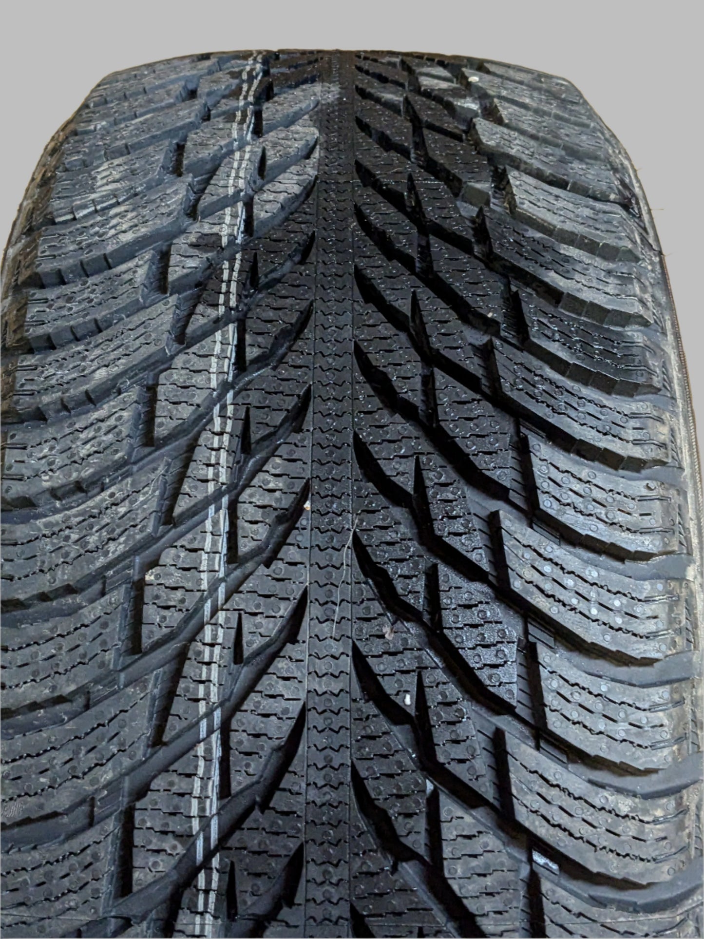 NOKIAN HAKKAPELIITTA R3 (STUDLESS) 245 55 17 106R WINTER TIRE T432002