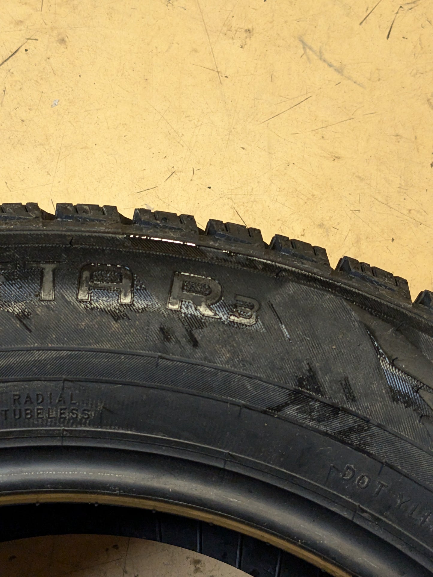 NOKIAN HAKKAPELIITTA R3 (STUDLESS) 245 55 17 106R WINTER TIRE T432002