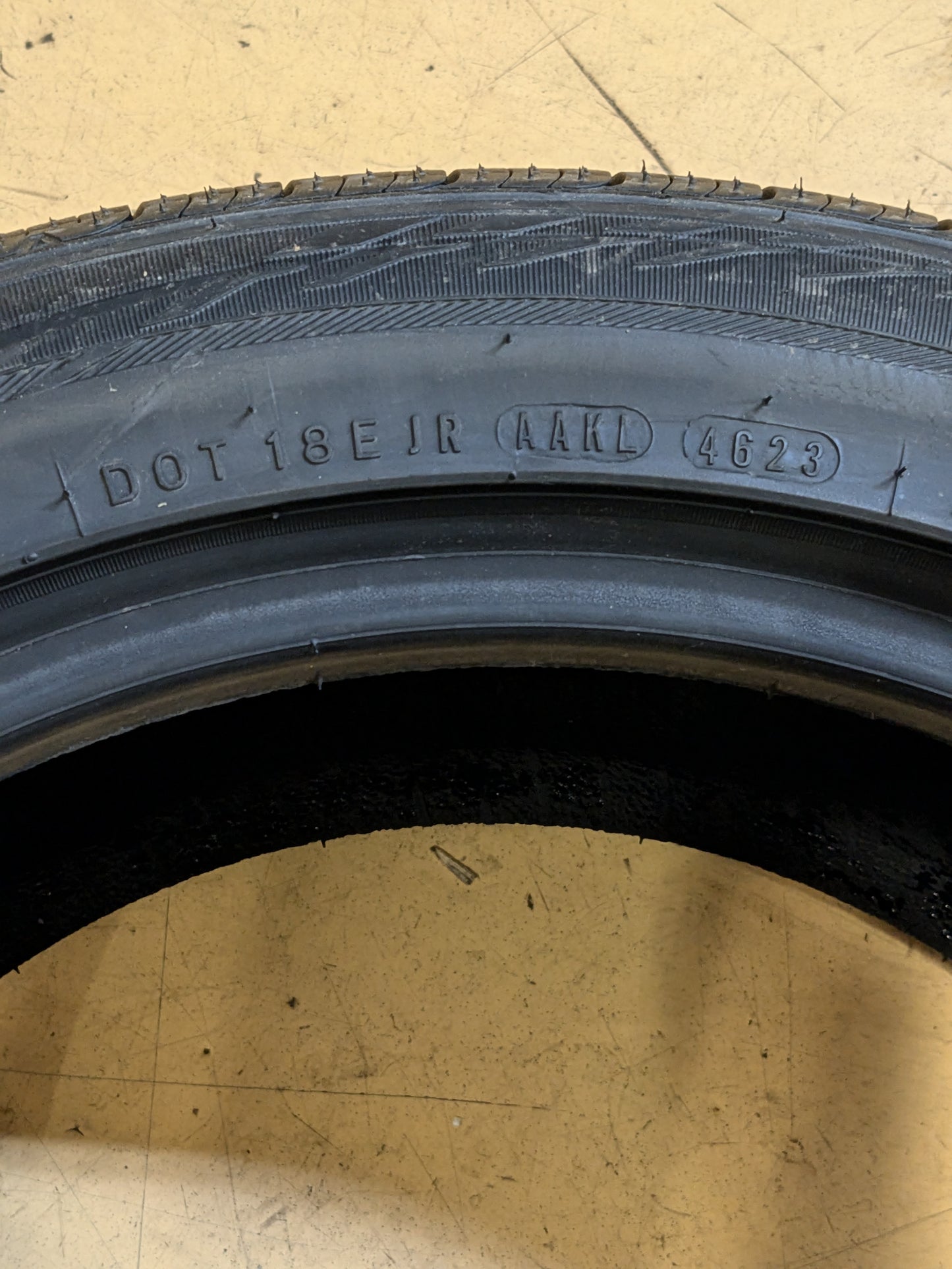 4 NEXEN NPRIZ AH8 225 50 17 94V ALL SEASON TIRES 14701NXK