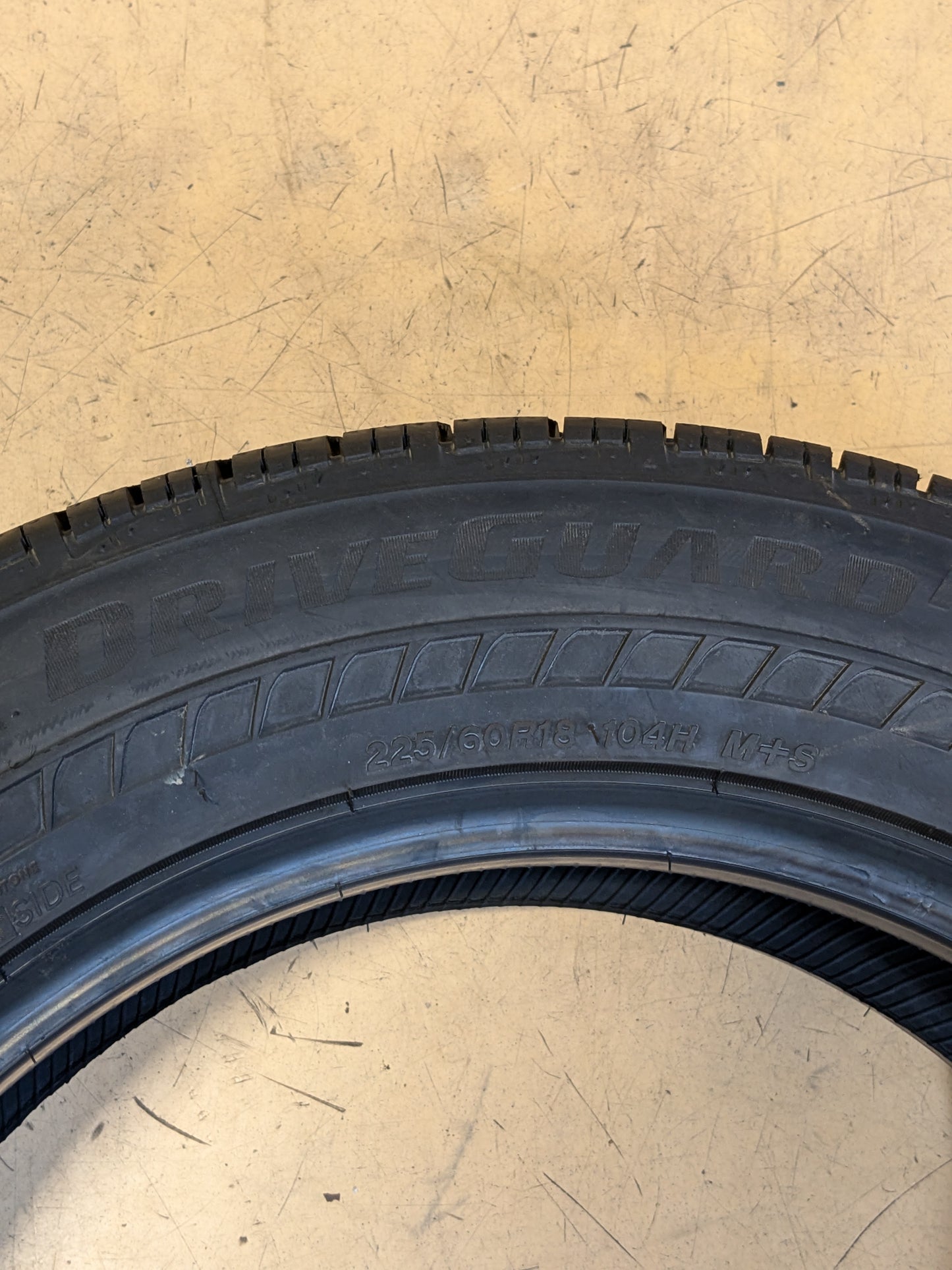 BRIDGESTONE DRIVEGUARD PLUS 225 60 18 104H PASSENGER TOURING TIRE 008088